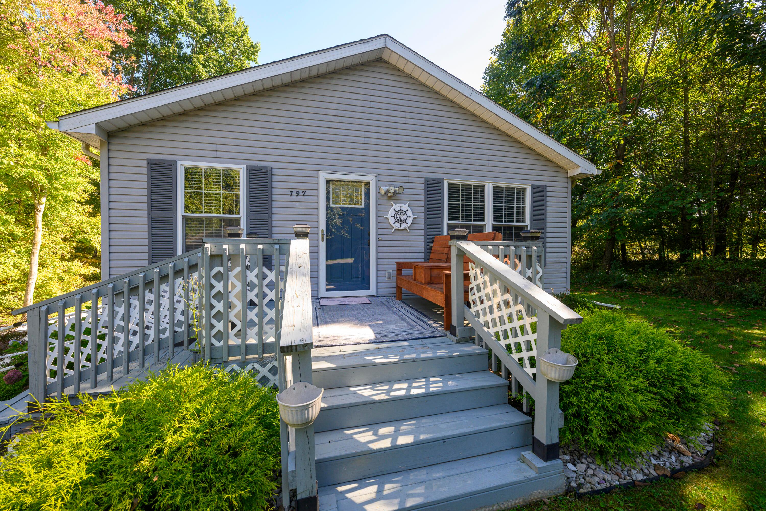 797 Royal Circle Property Photo 1