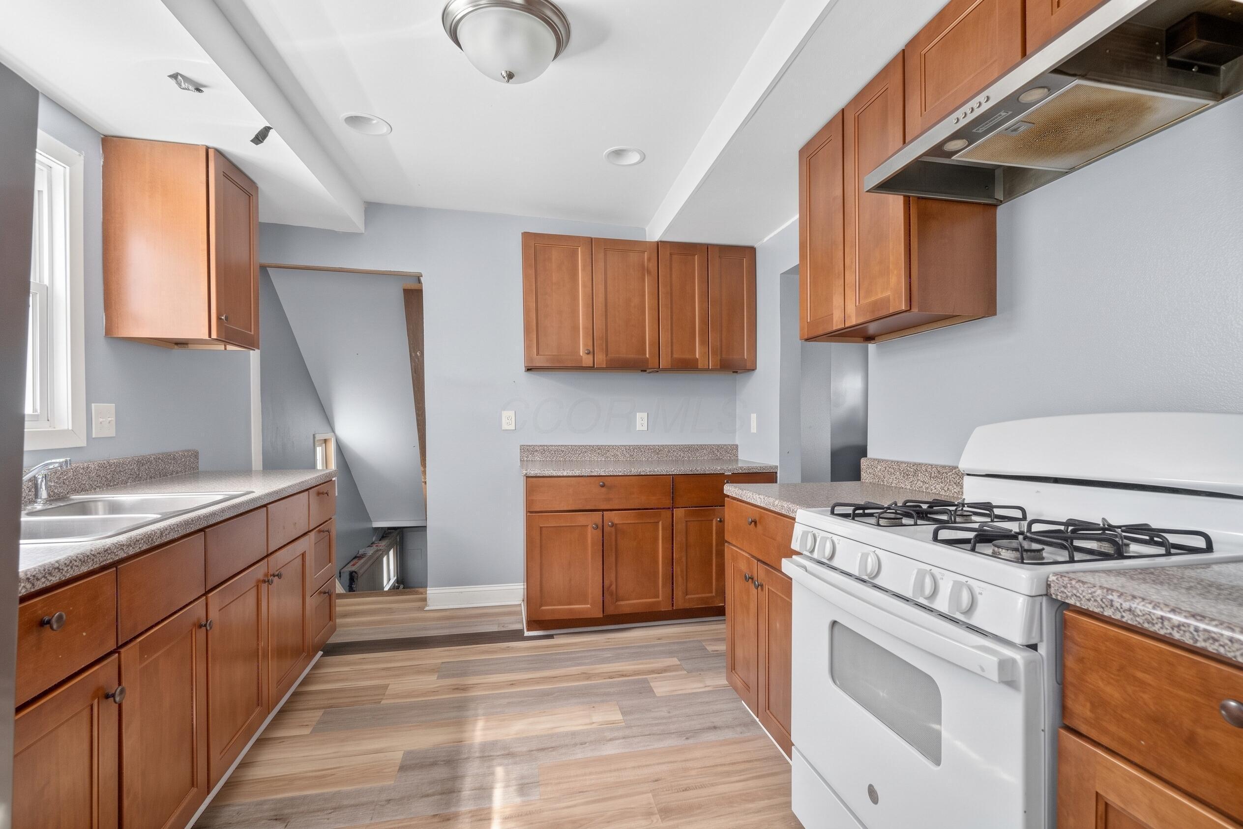 716 S Ogden Avenue Property Photo 3