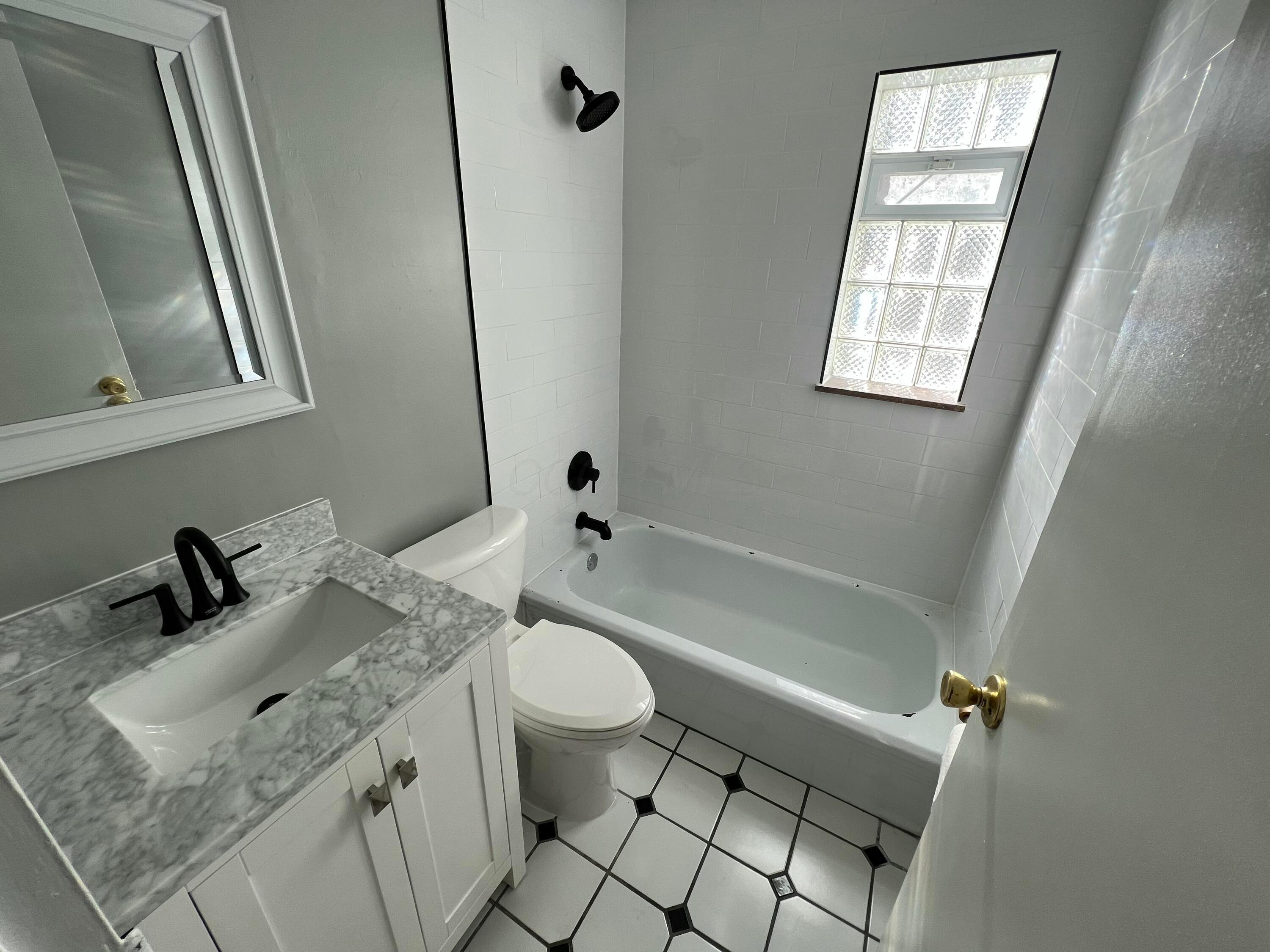 2519 Indianola Avenue Property Photo 8