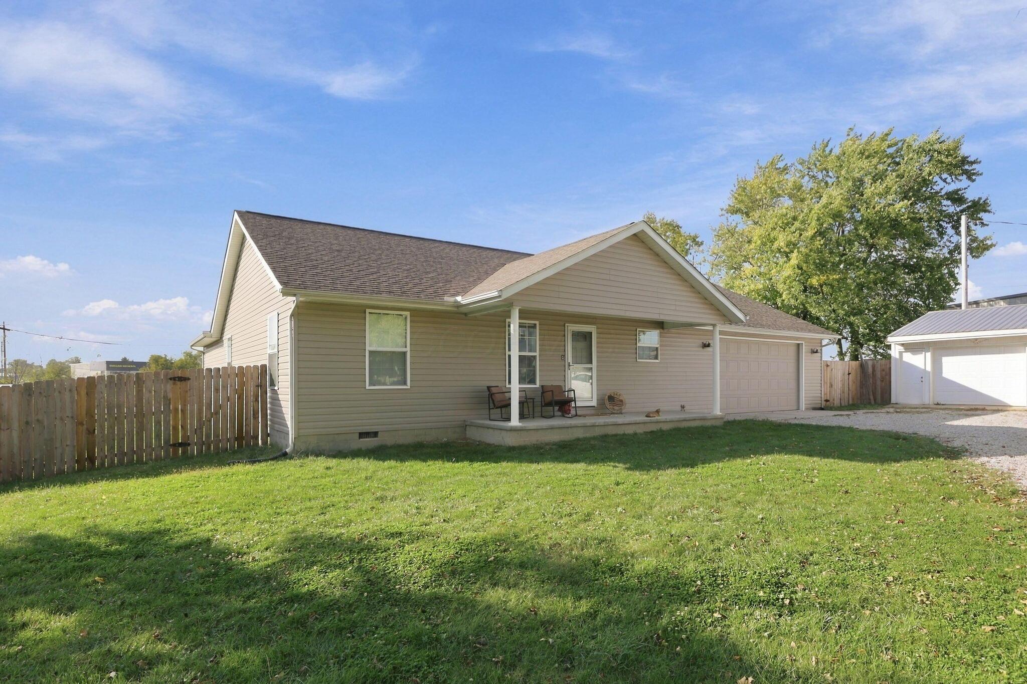 345 W High Street Property Photo 4