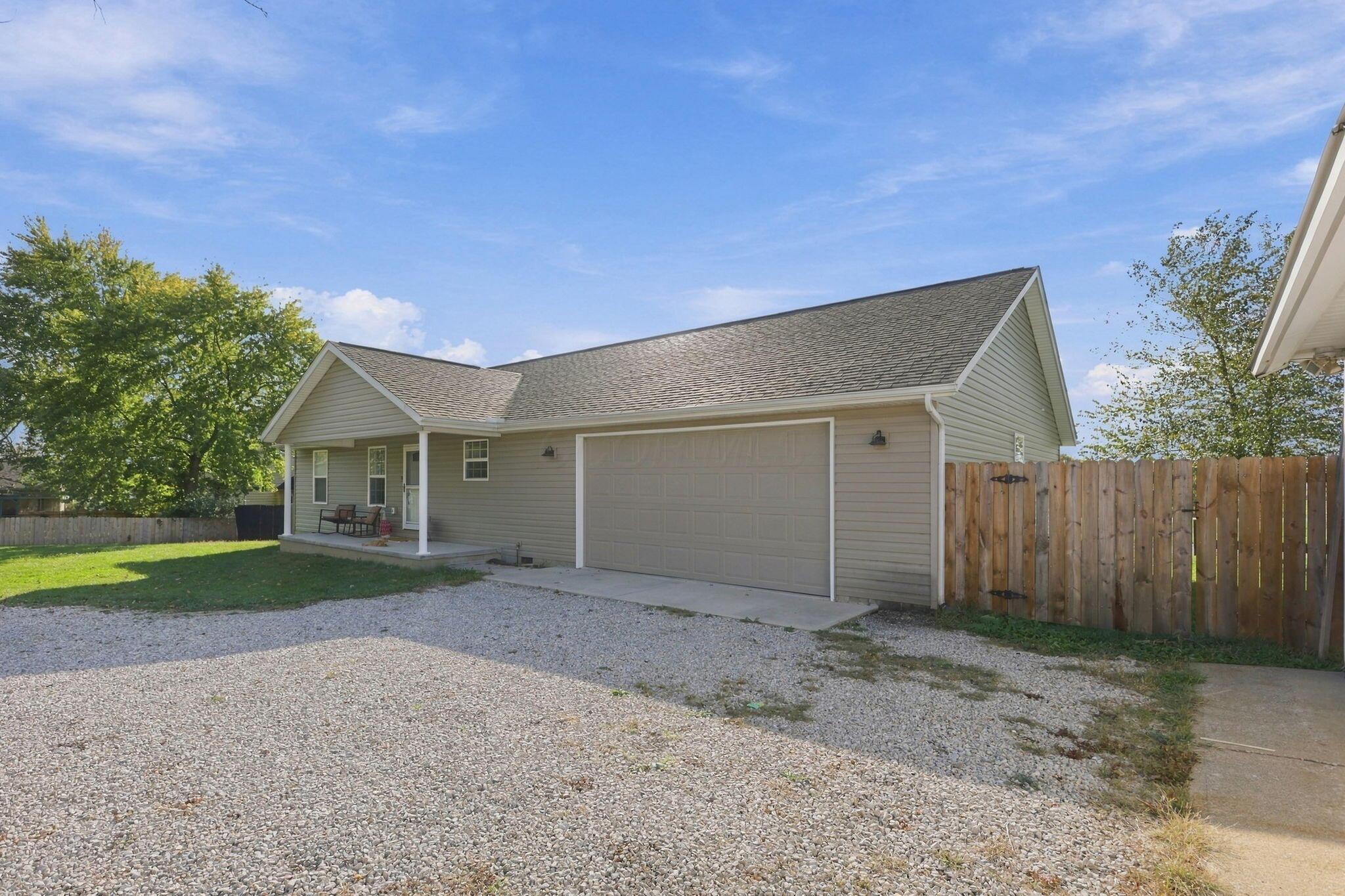 345 W High Street Property Photo 5