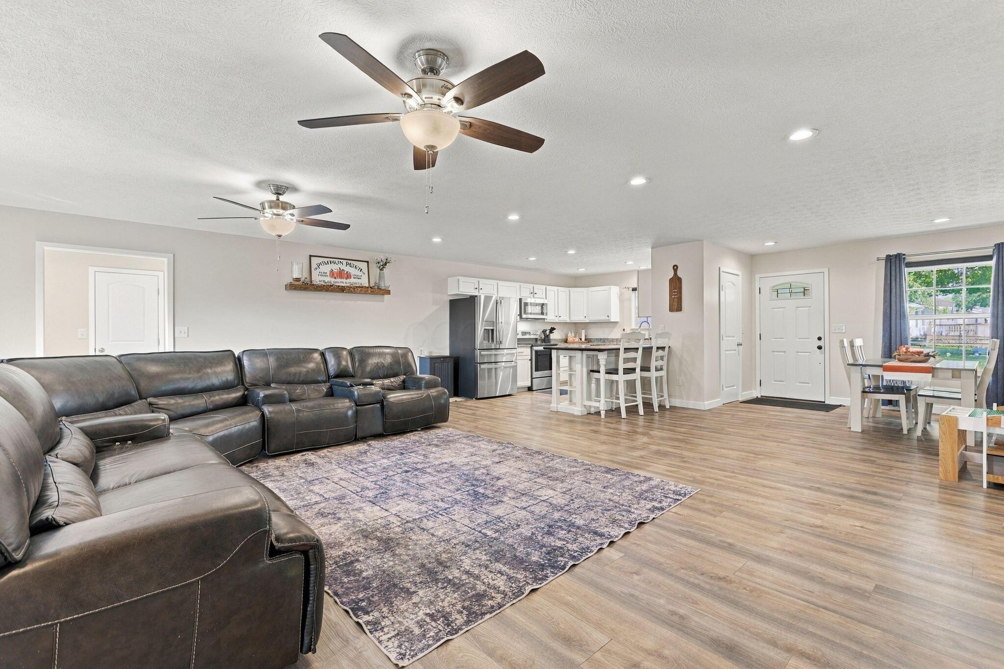 345 W High Street Property Photo 6