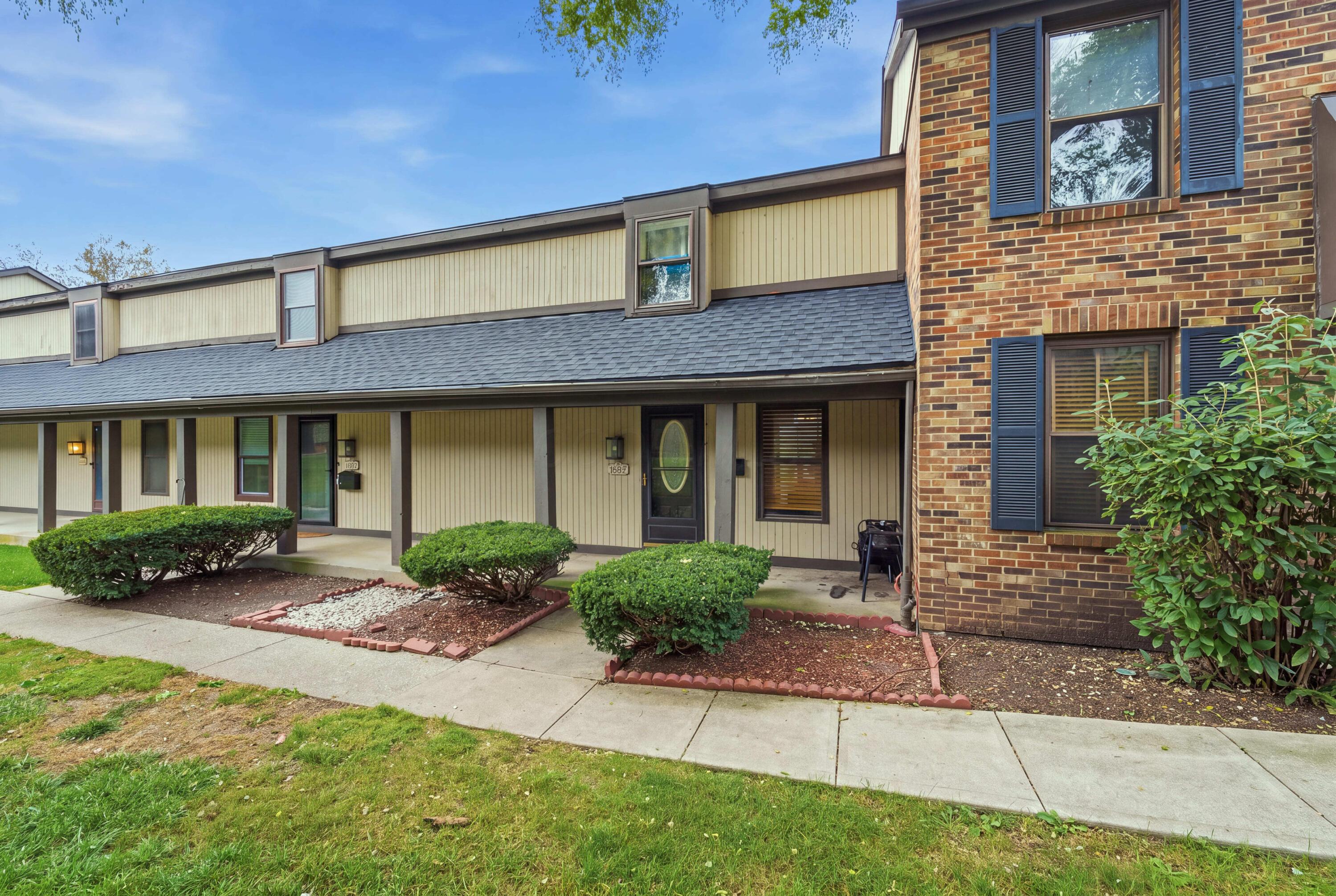 1595 Hallworth Court Property Photo 1