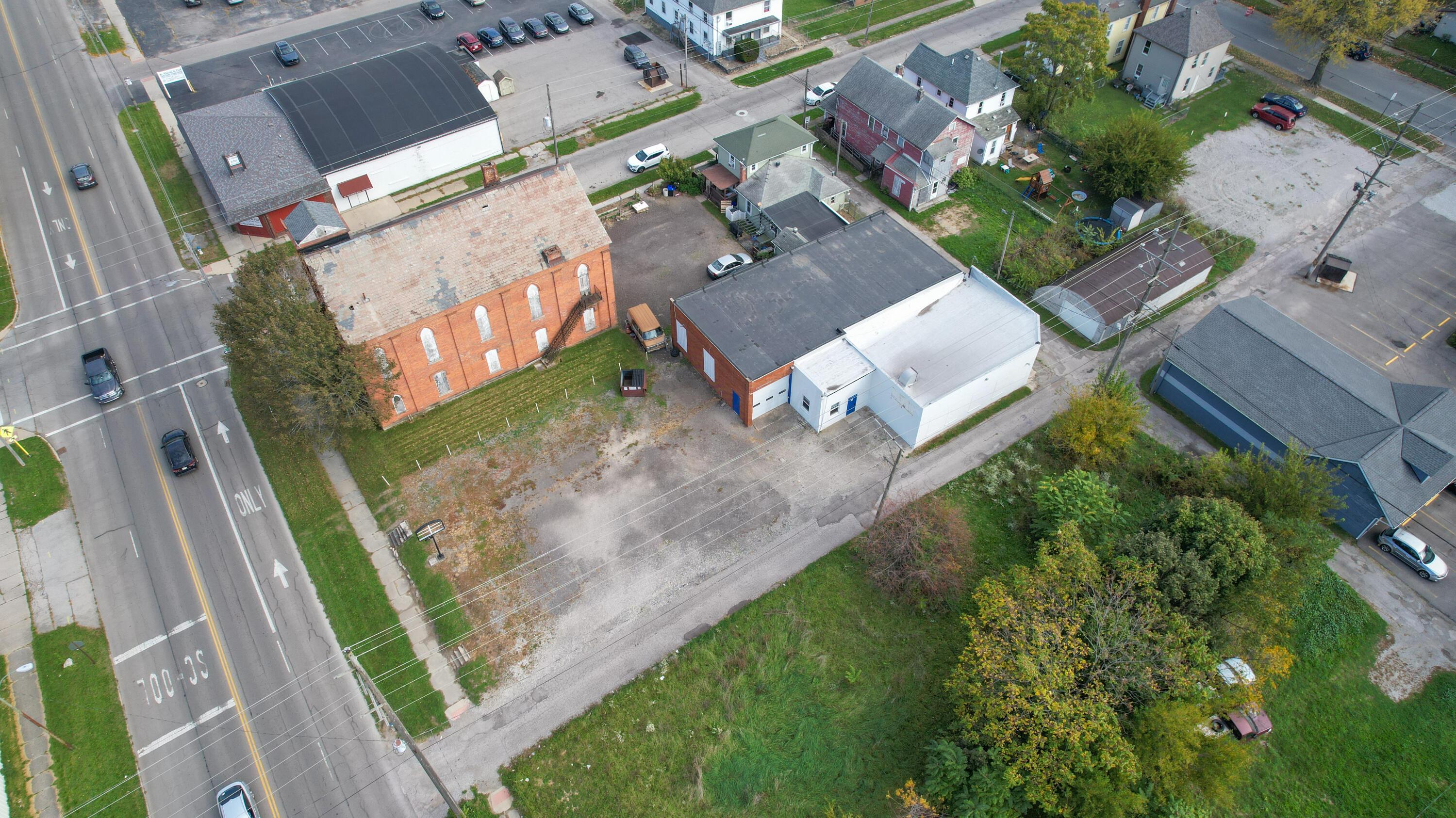 320 N Main Property Photo 5