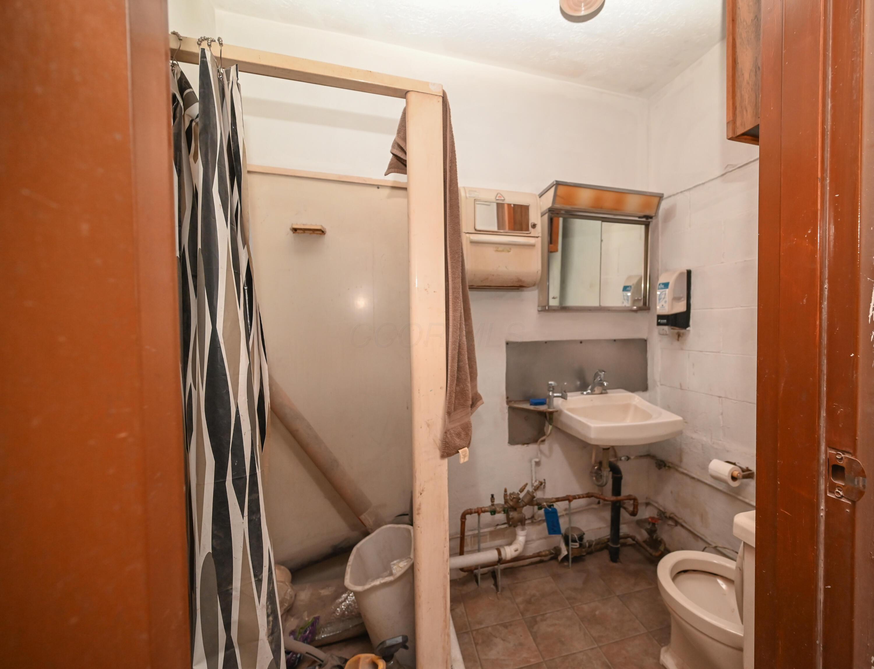 320 N Main Property Photo 13
