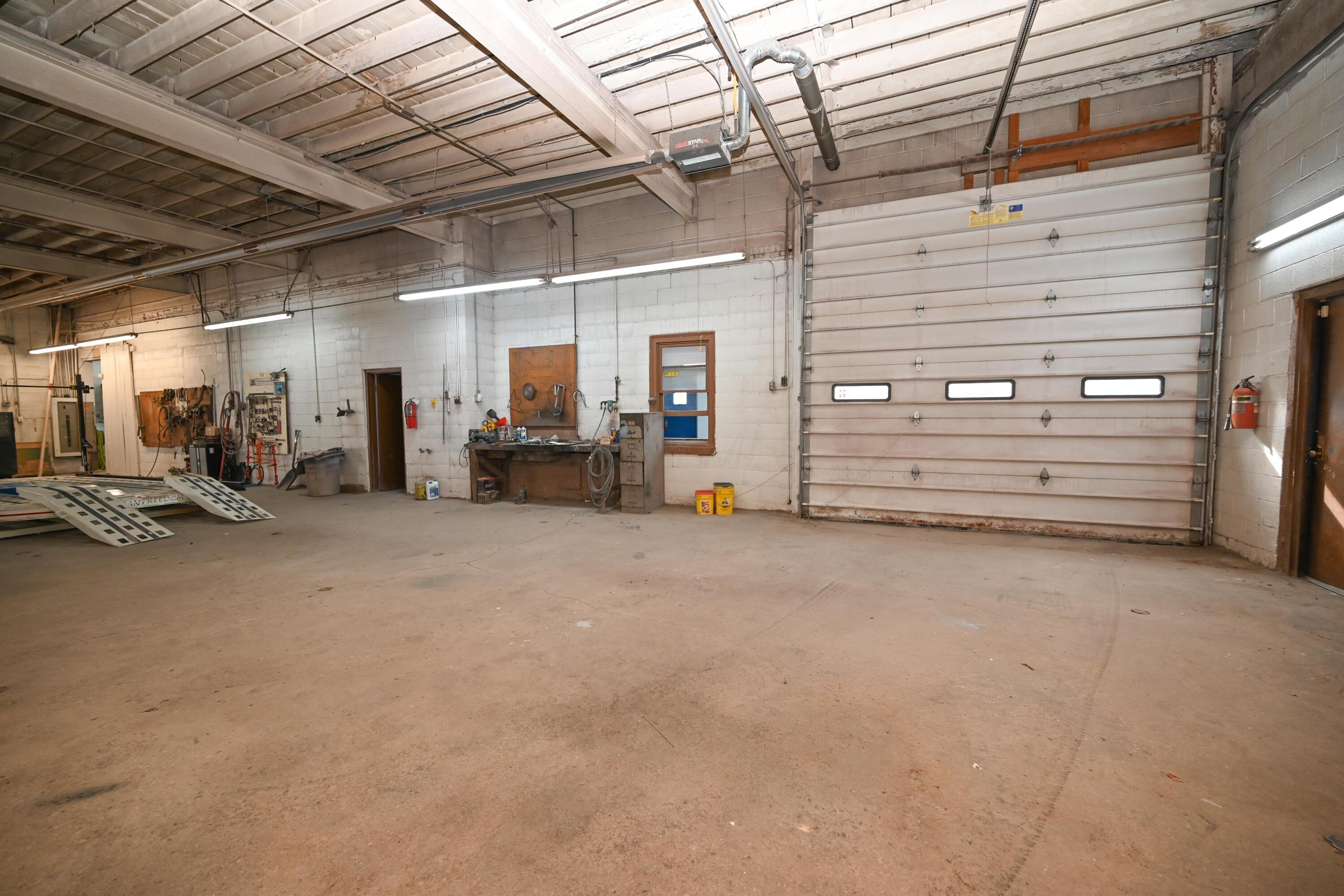 320 N Main Property Photo 14