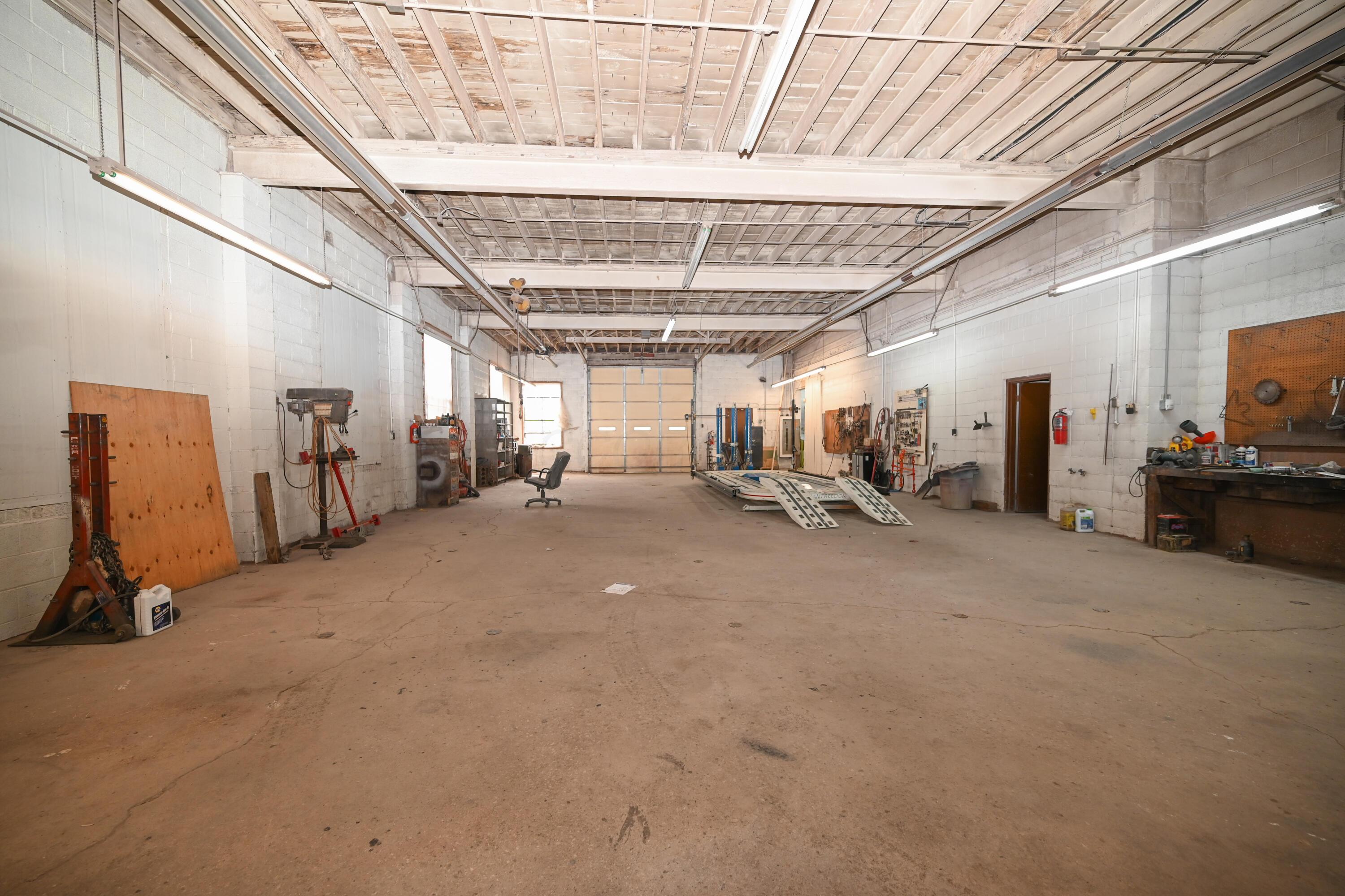 320 N Main Property Photo 15