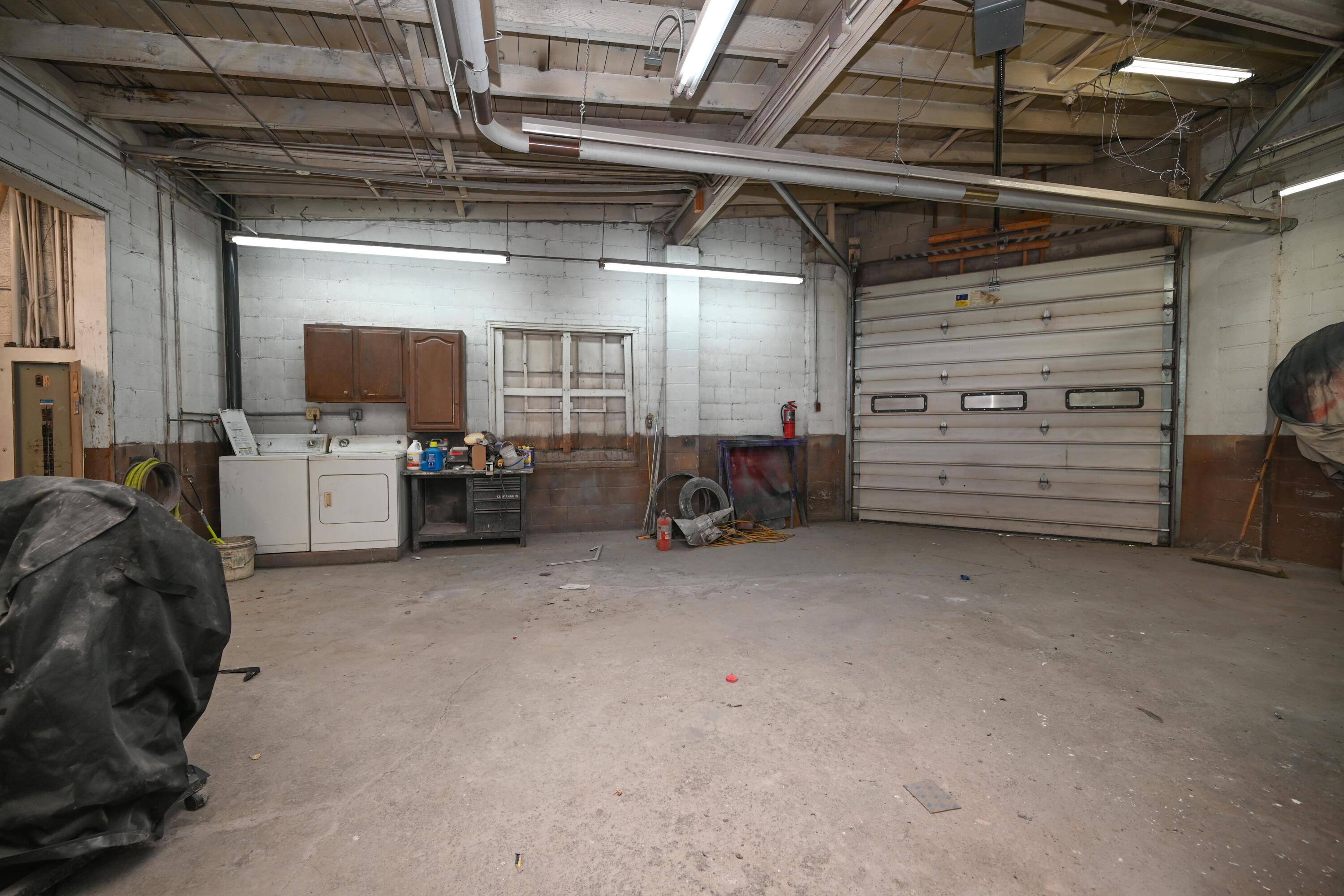 320 N Main Property Photo 24