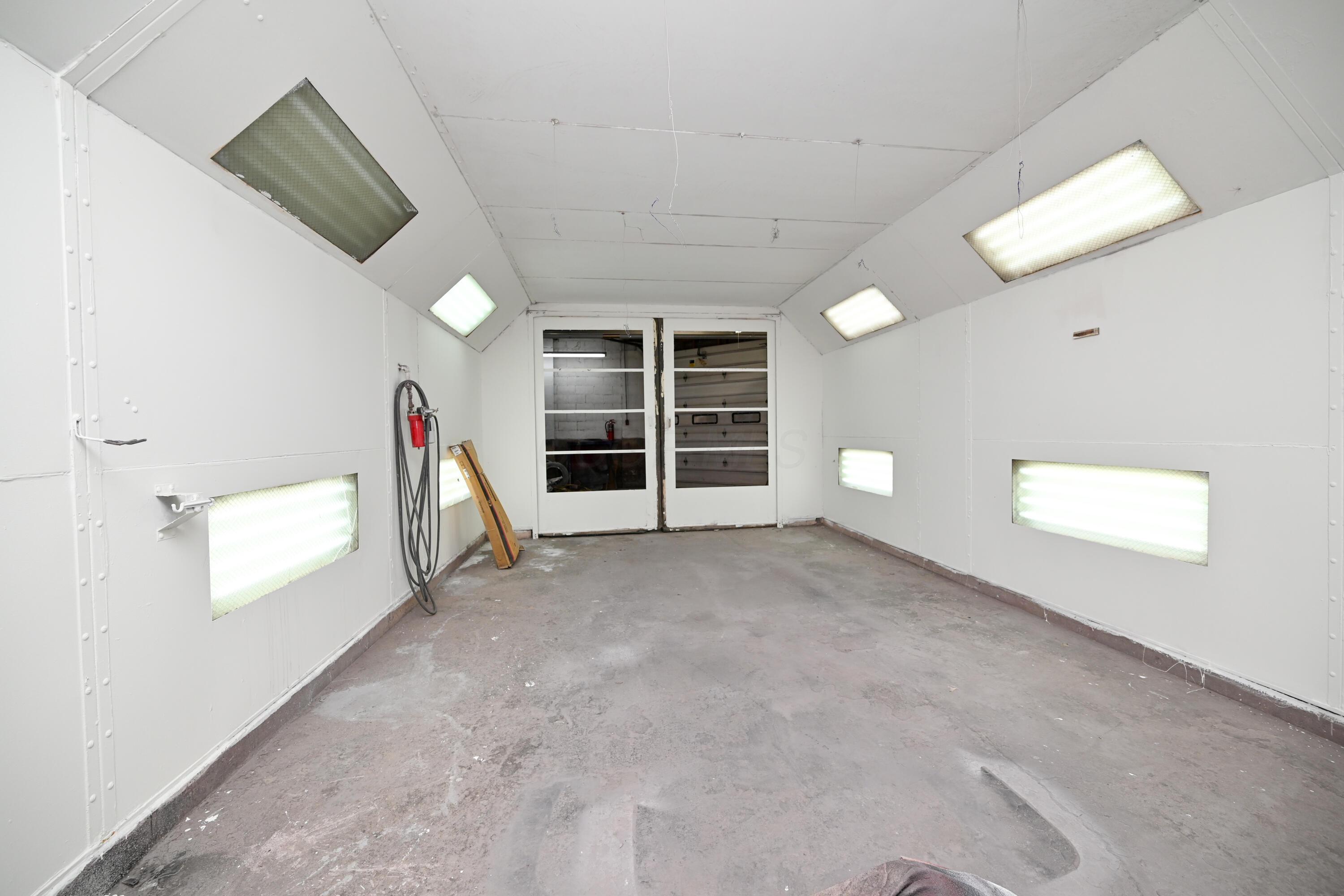 320 N Main Property Photo 30