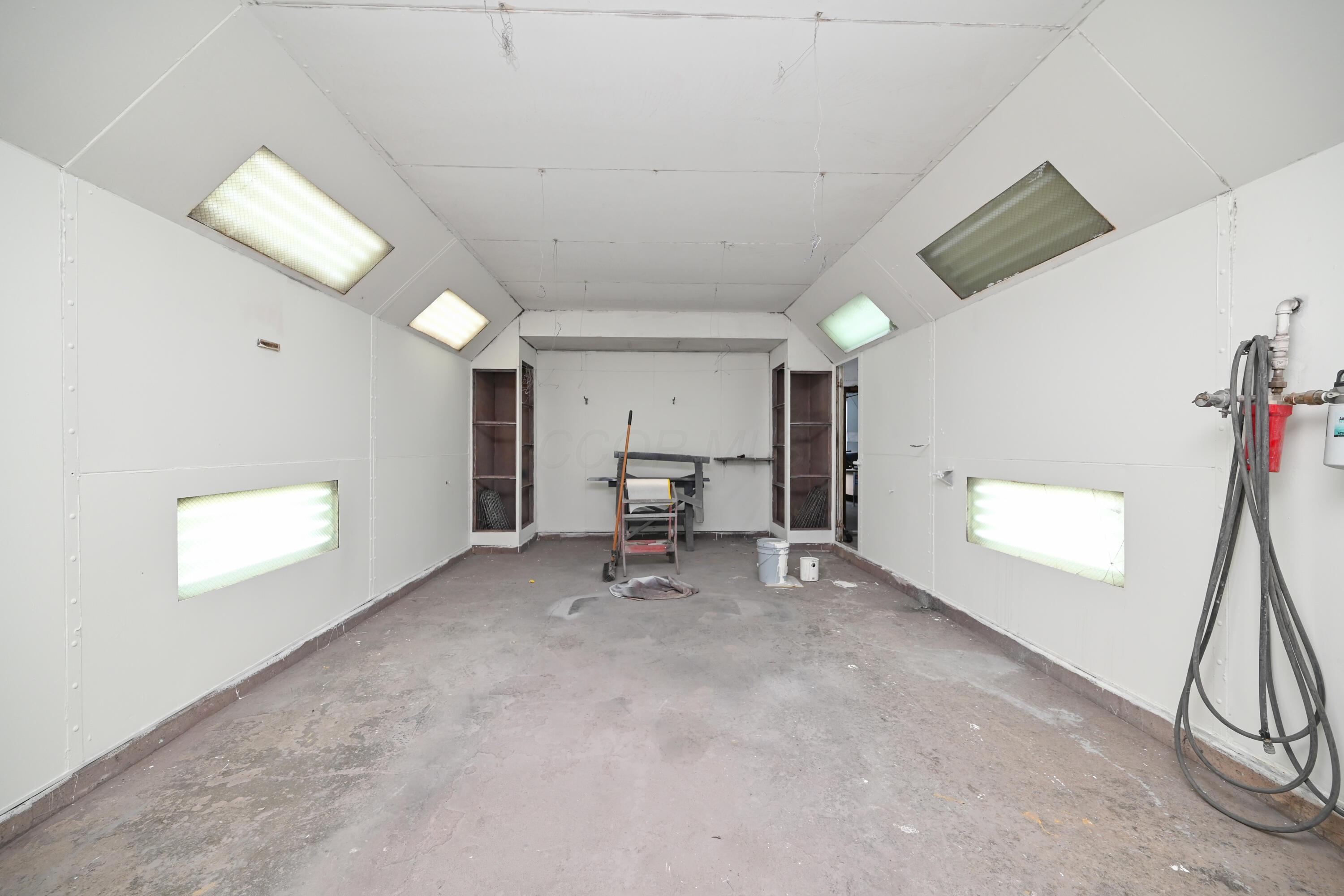 320 N Main Property Photo 31