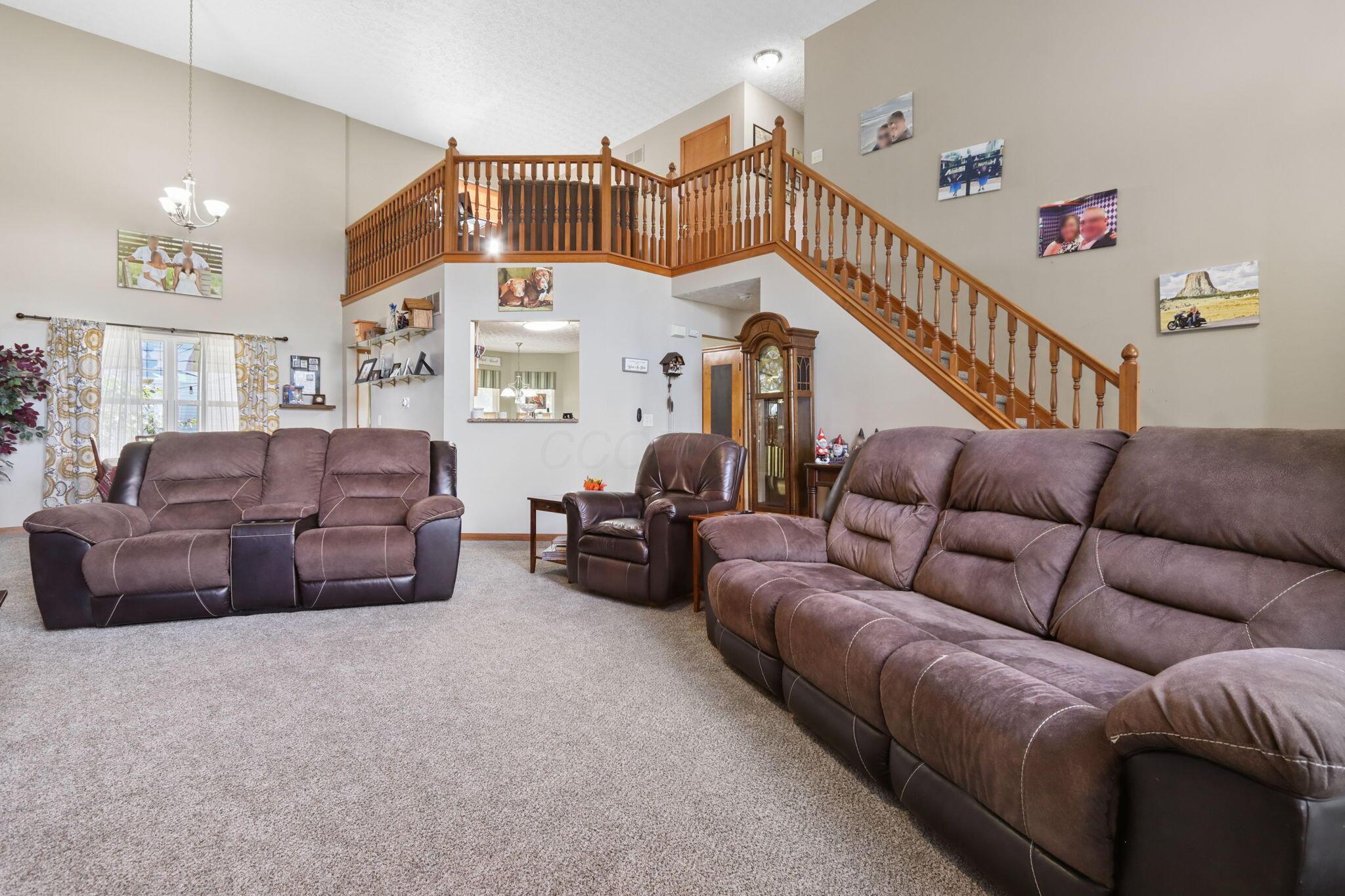 415 Hillcrest Drive Property Photo 6