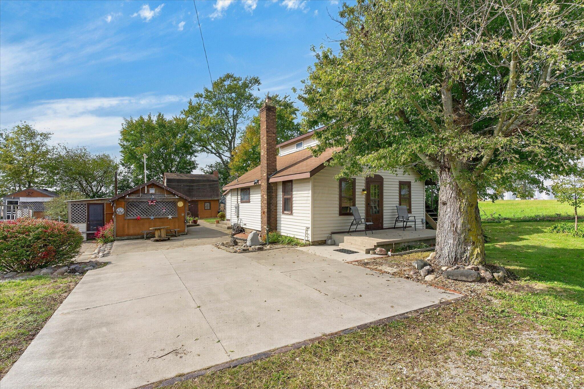 3992 White Road Se Property Photo 1