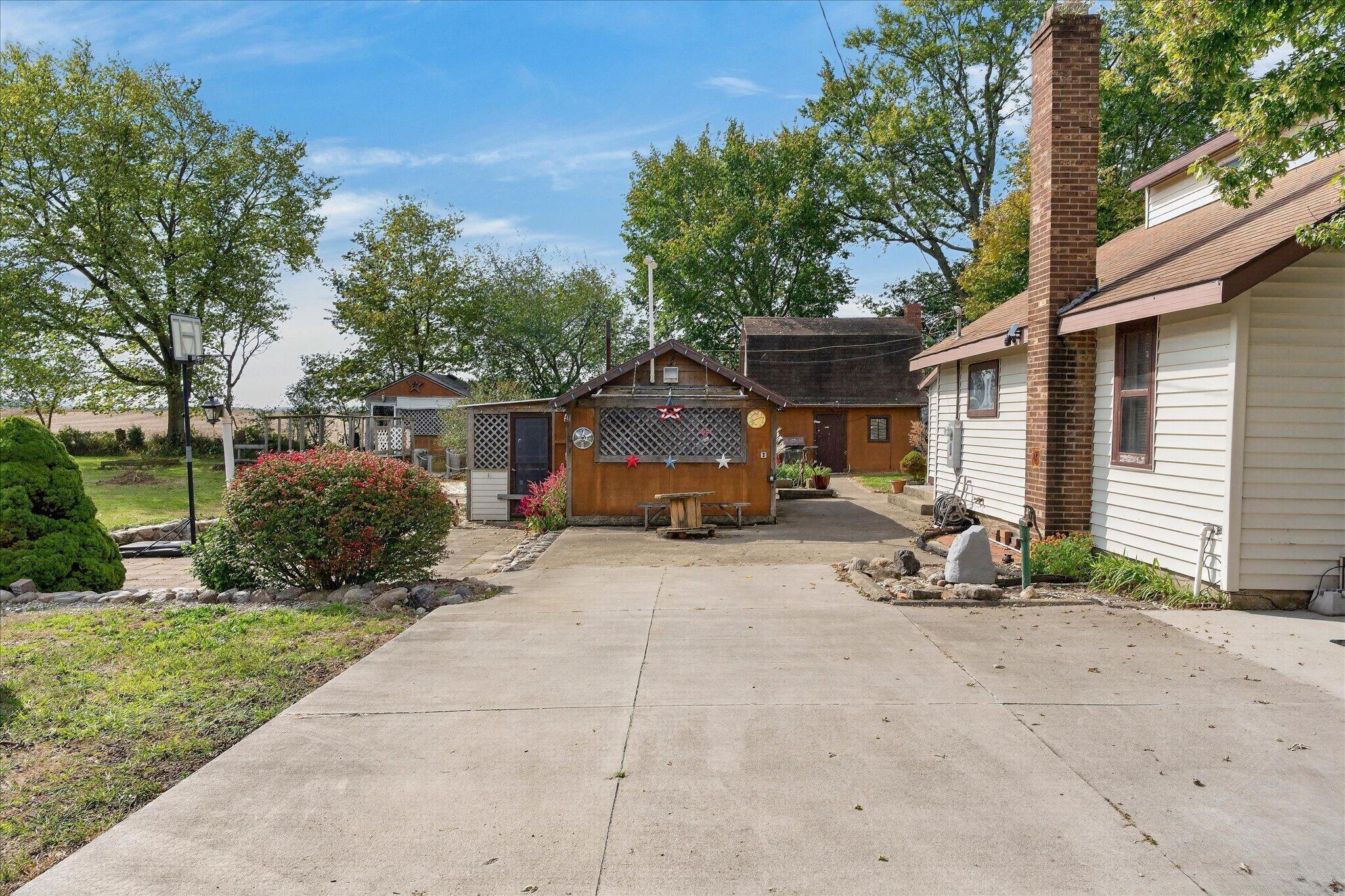 3992 White Road Se Property Photo 3