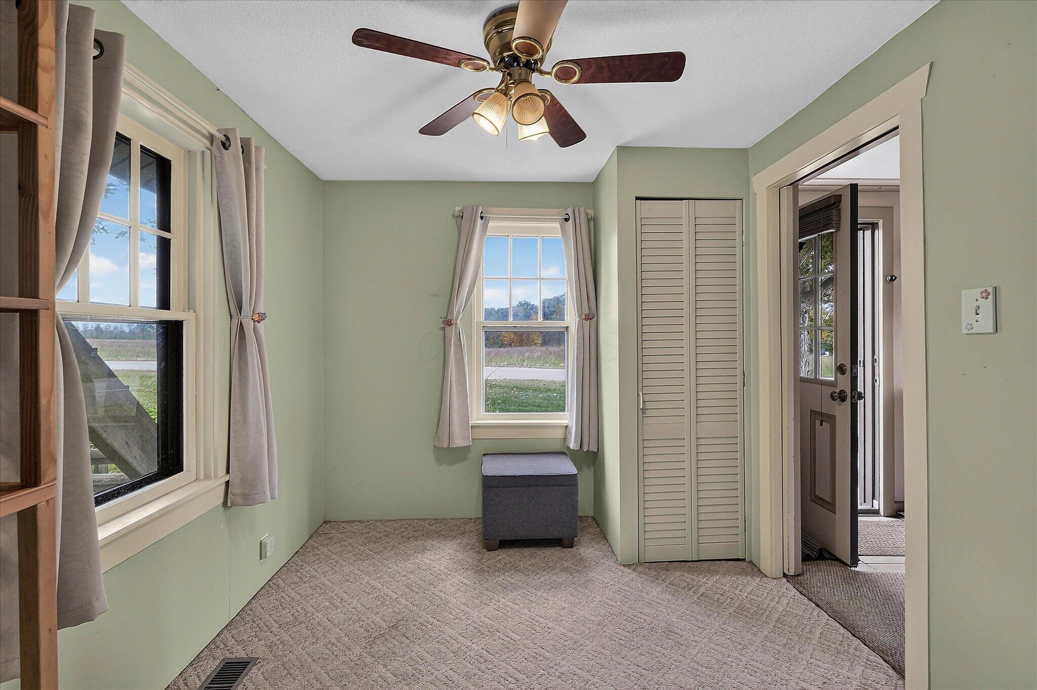 3992 White Road Se Property Photo 8