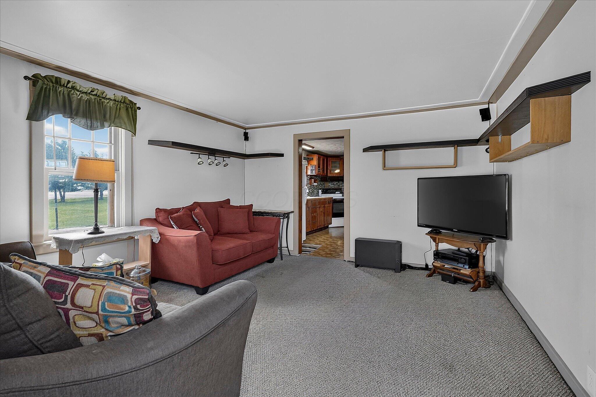 3992 White Road Se Property Photo 10