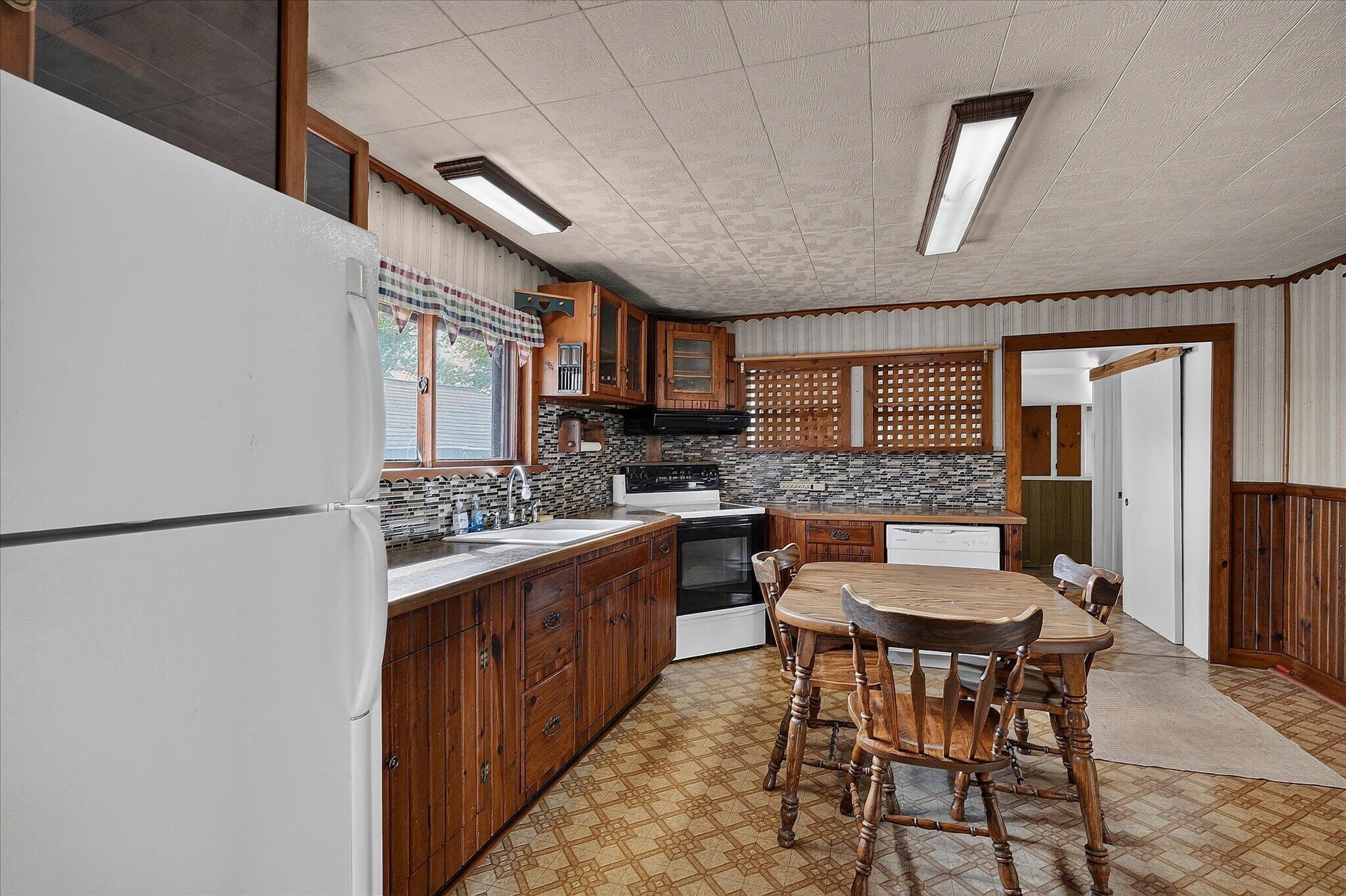 3992 White Road Se Property Photo 11
