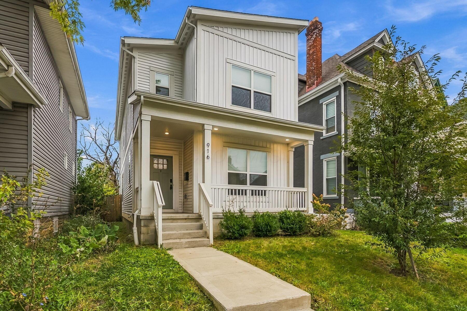916 Oakwood Avenue Property Photo 1