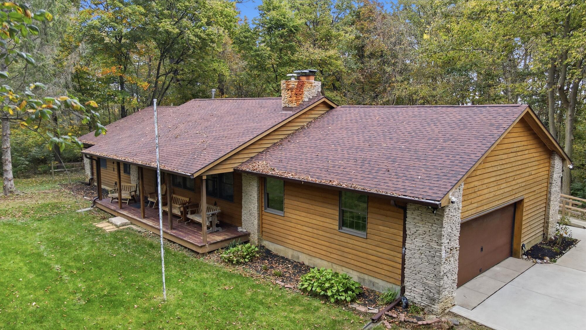 14040 Commercial Point Road Property Photo 1