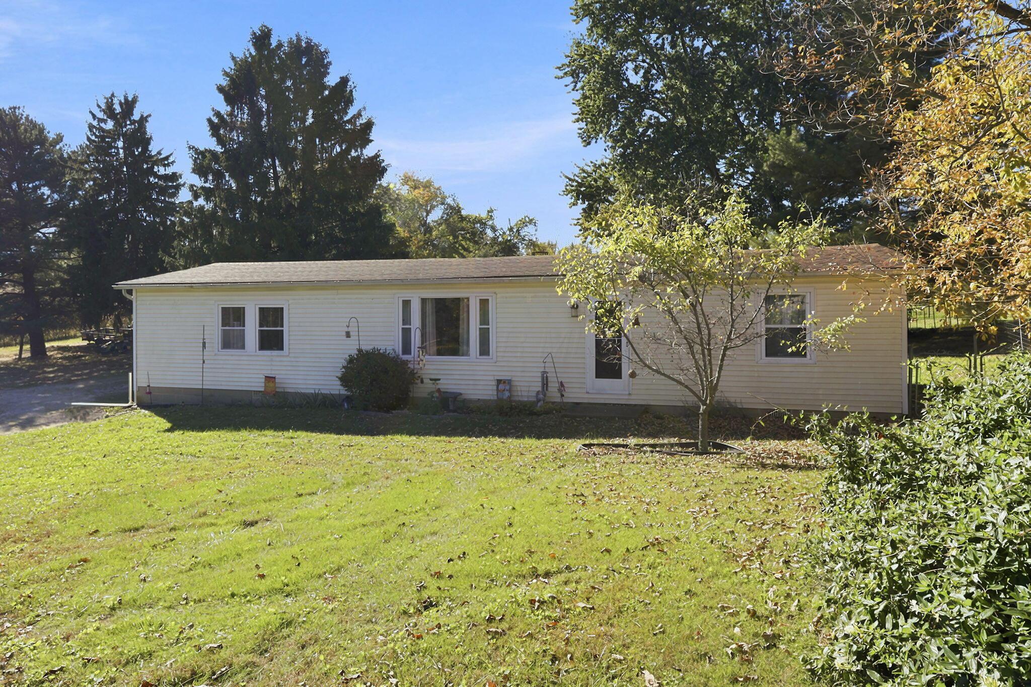 6875 Logan Thornville Road Ne Property Photo 1