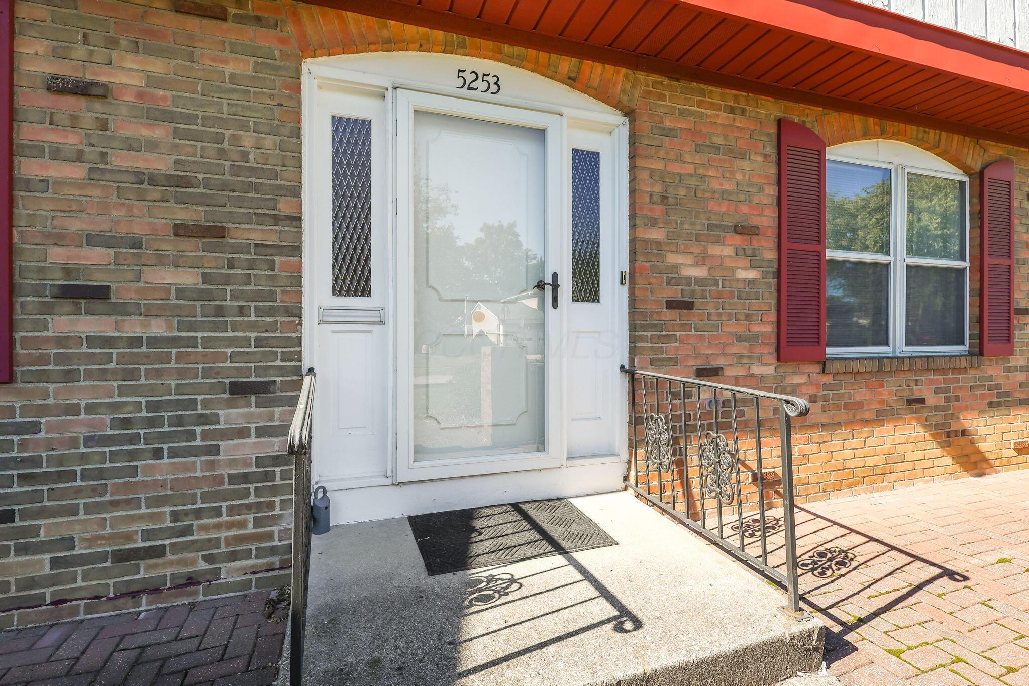 5253 Arrowood Loop E Property Photo 3