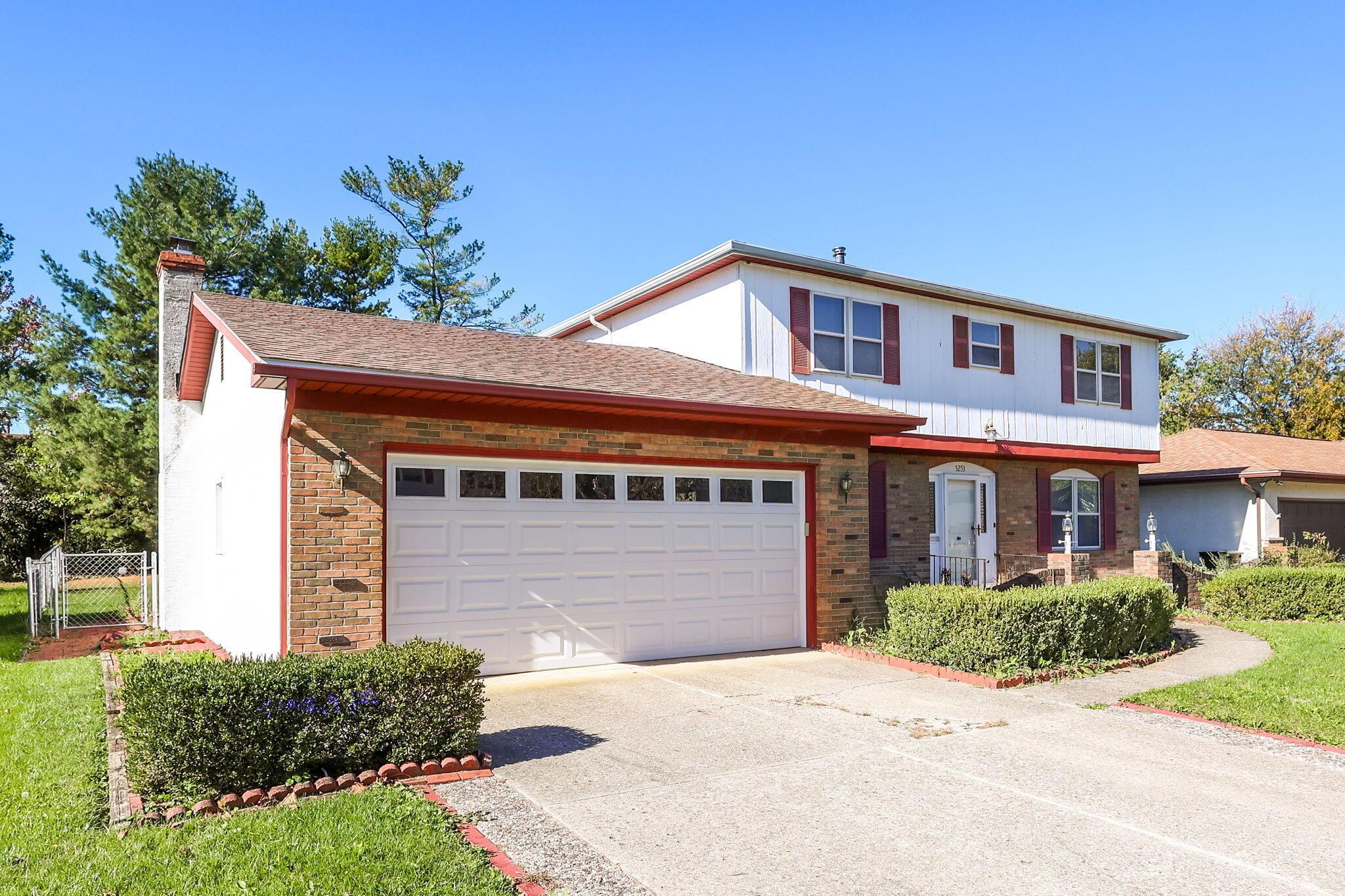 5253 Arrowood Loop E Property Photo 5
