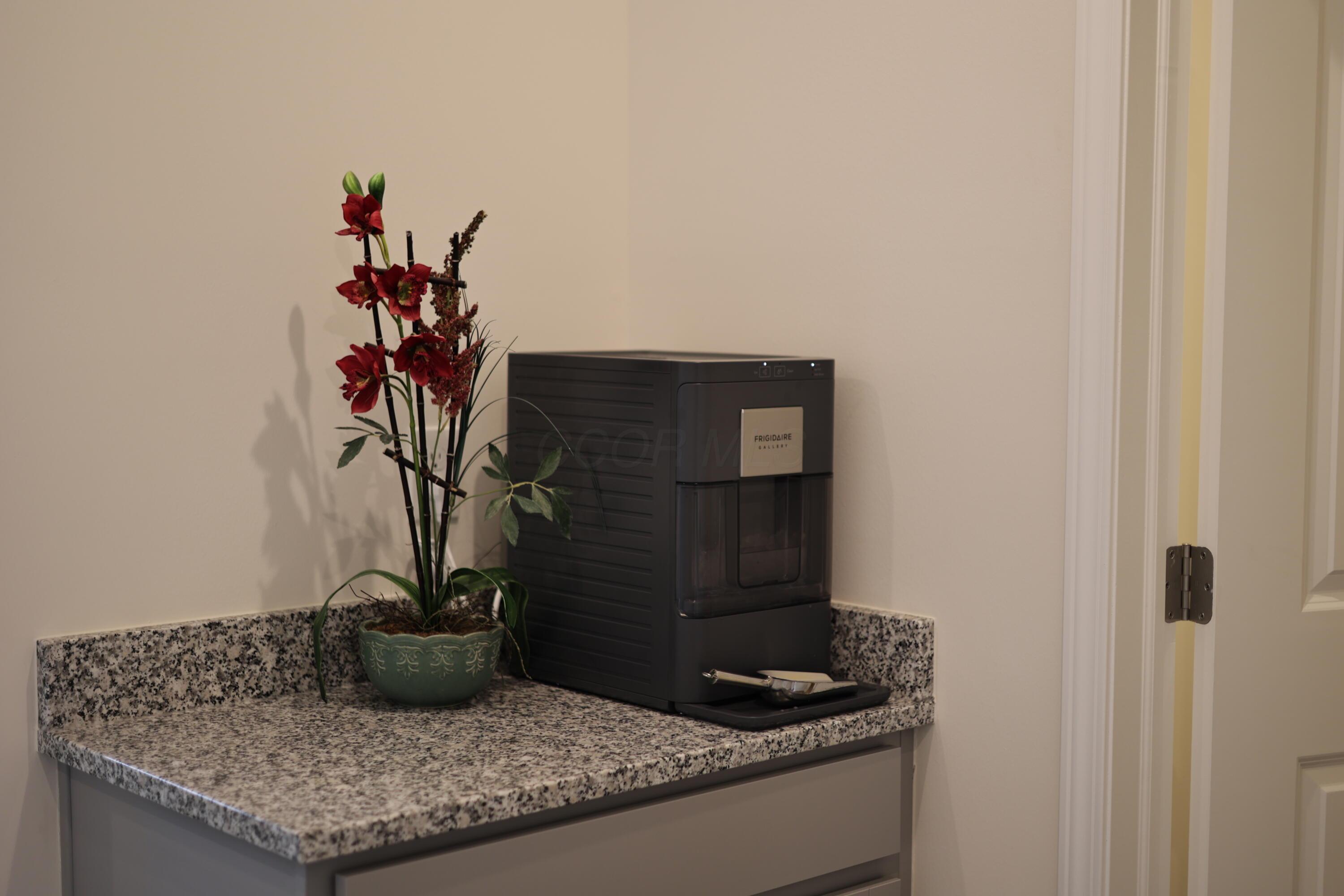 4176 John Shields Parkway, 202 Property Photo 5