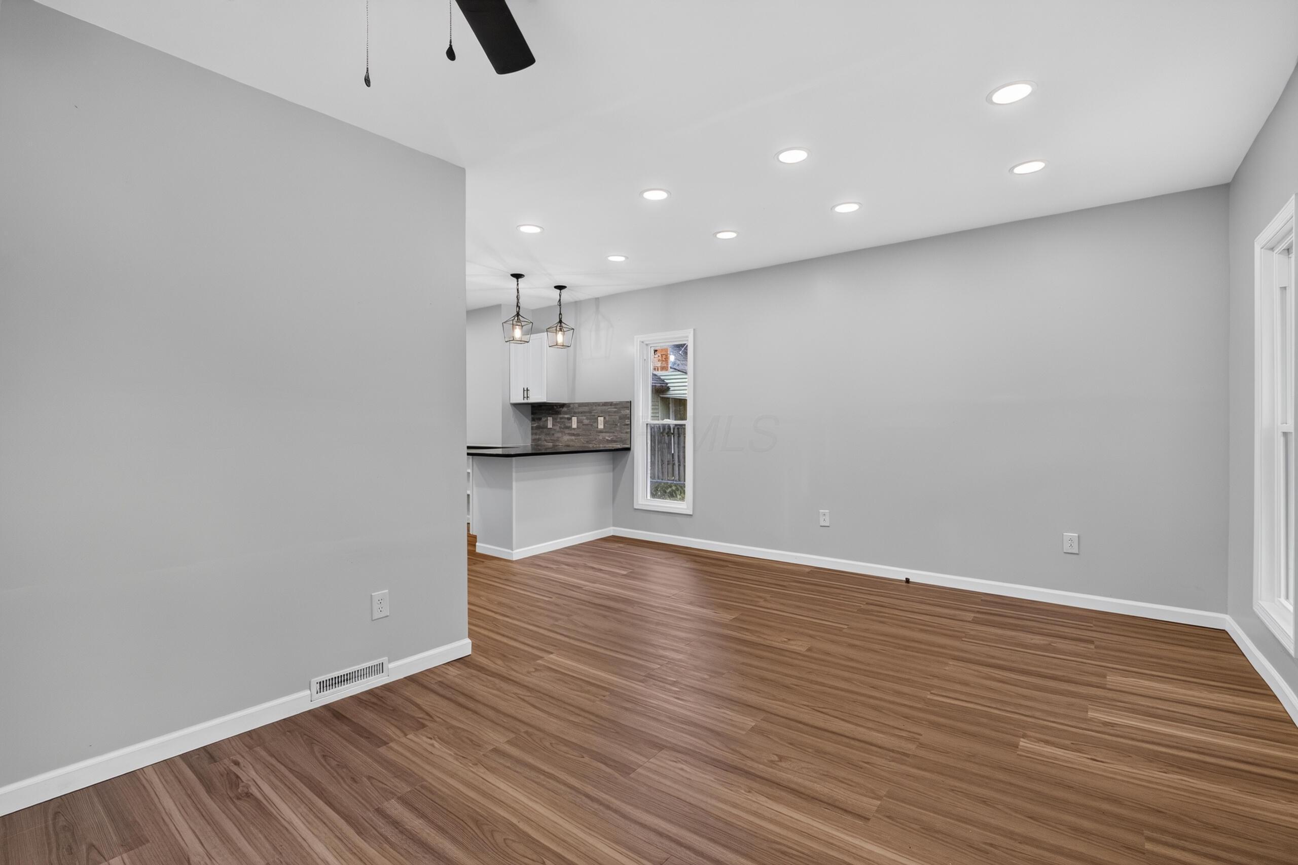 427 Park Street Property Photo 8