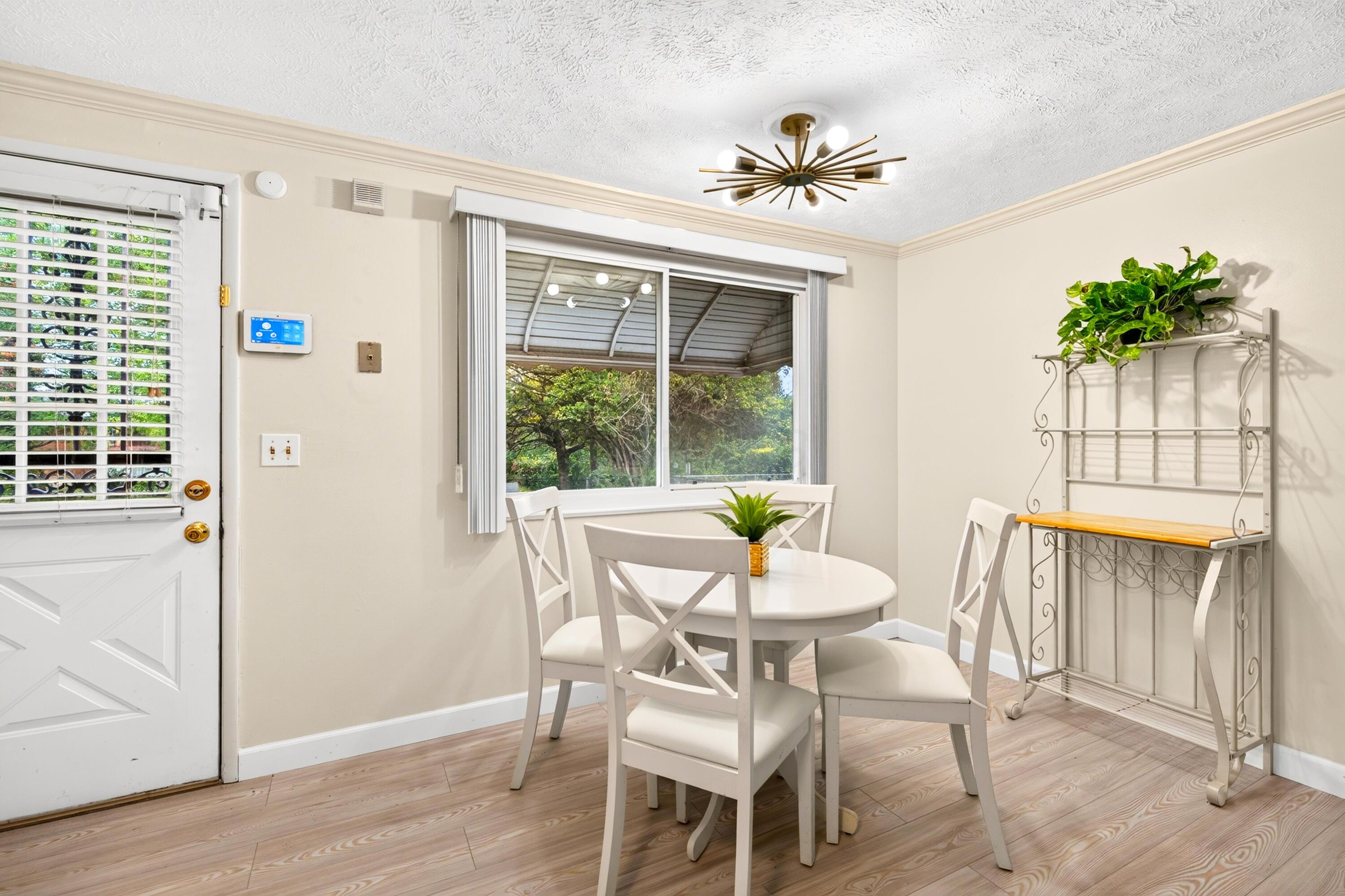 1392 E Mithoff Street Property Photo 6