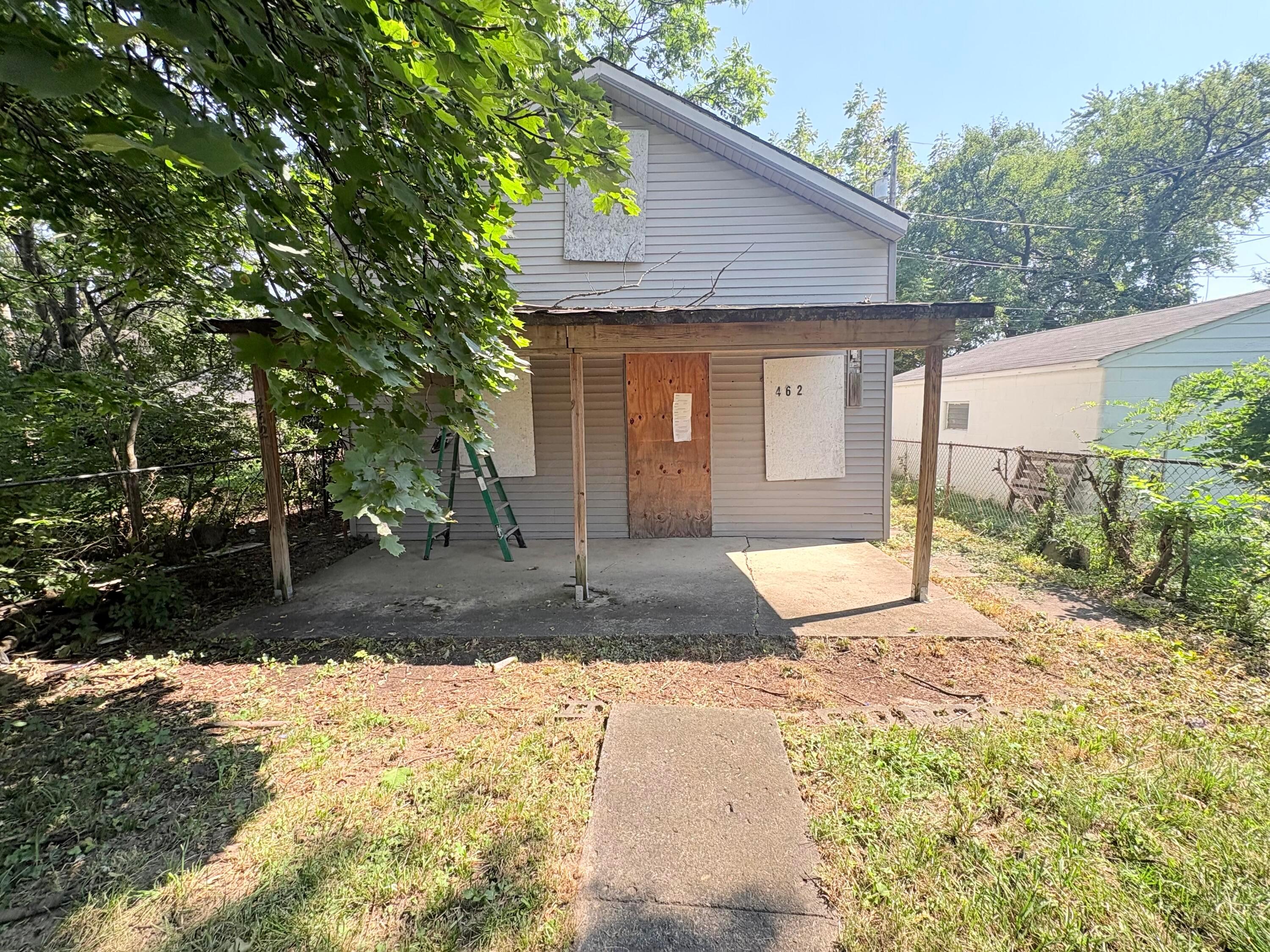 462 N Champion Avenue Property Photo 1