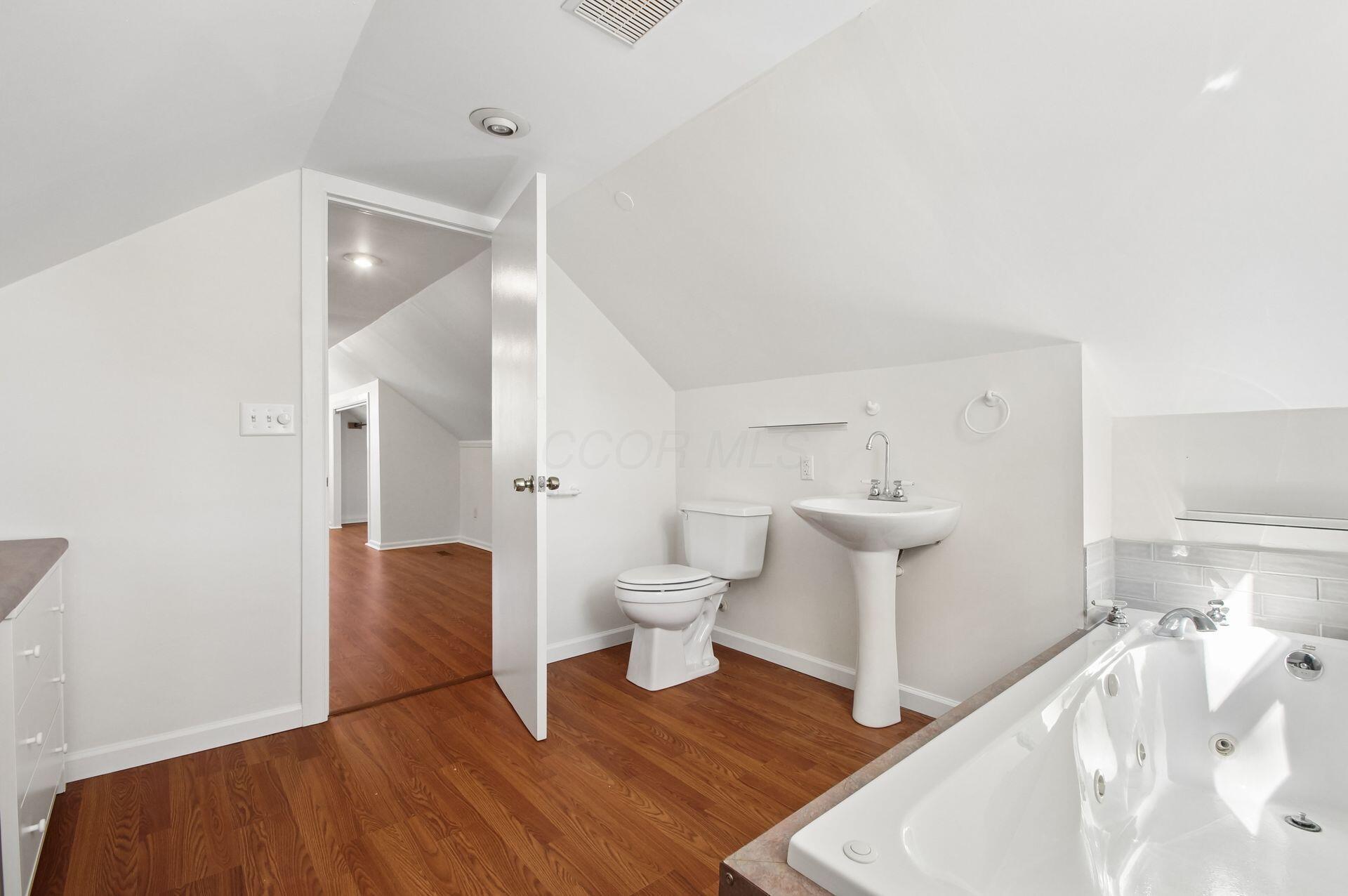 903 Chelsea Avenue Property Photo 28