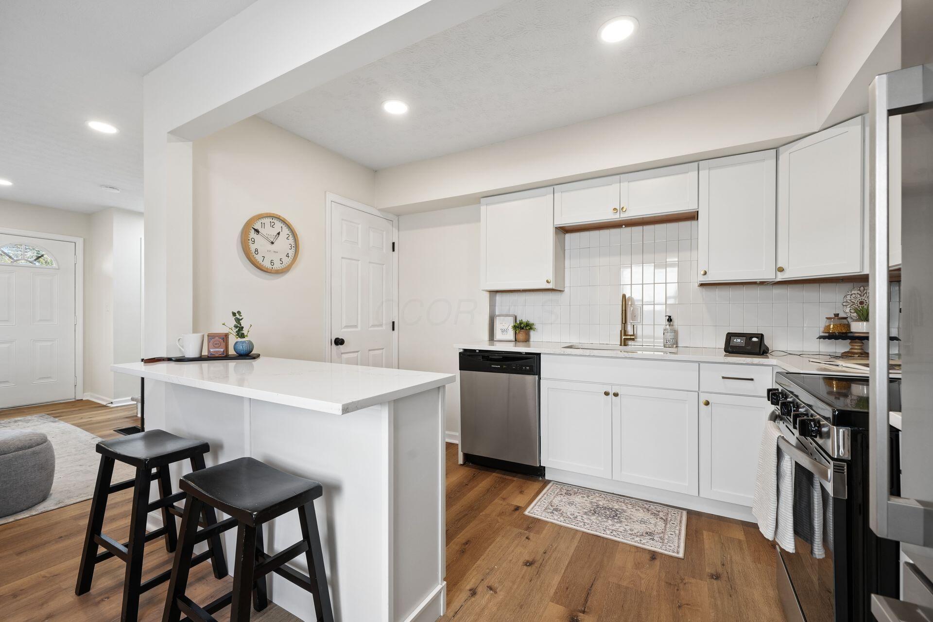 2861-2863 Cleveland Avenue Property Photo 6
