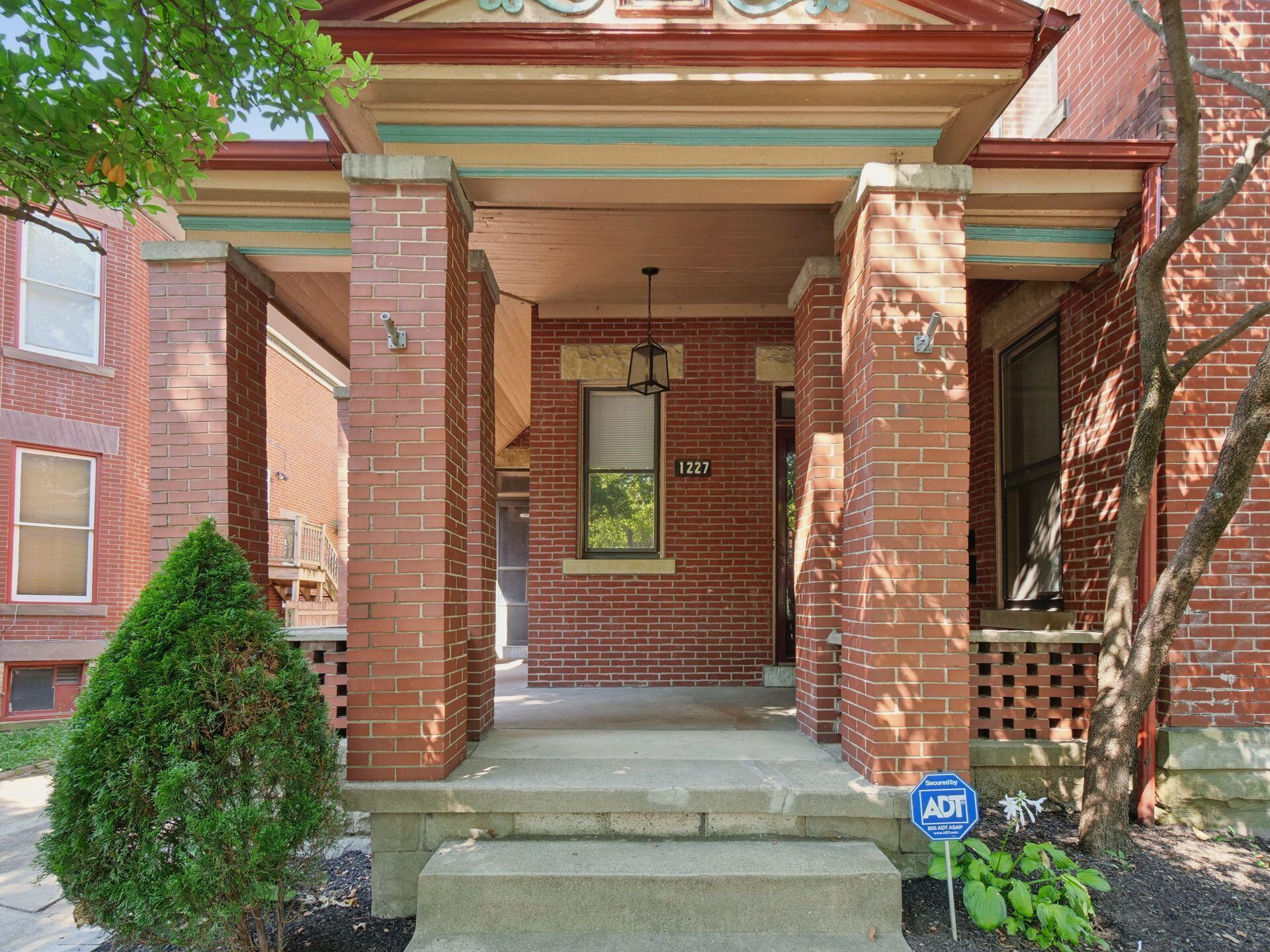 1227 Neil Avenue Property Photo 2