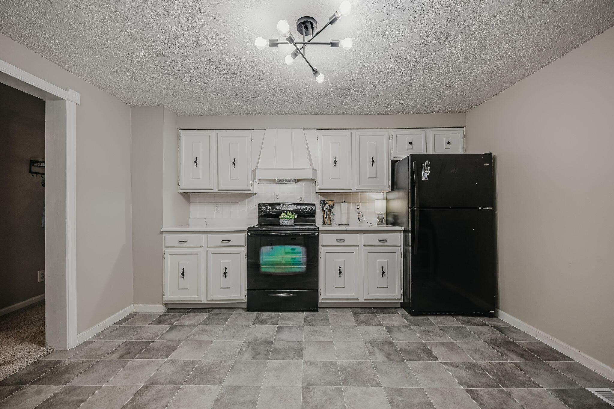 552 E Franklin Street Property Photo 11
