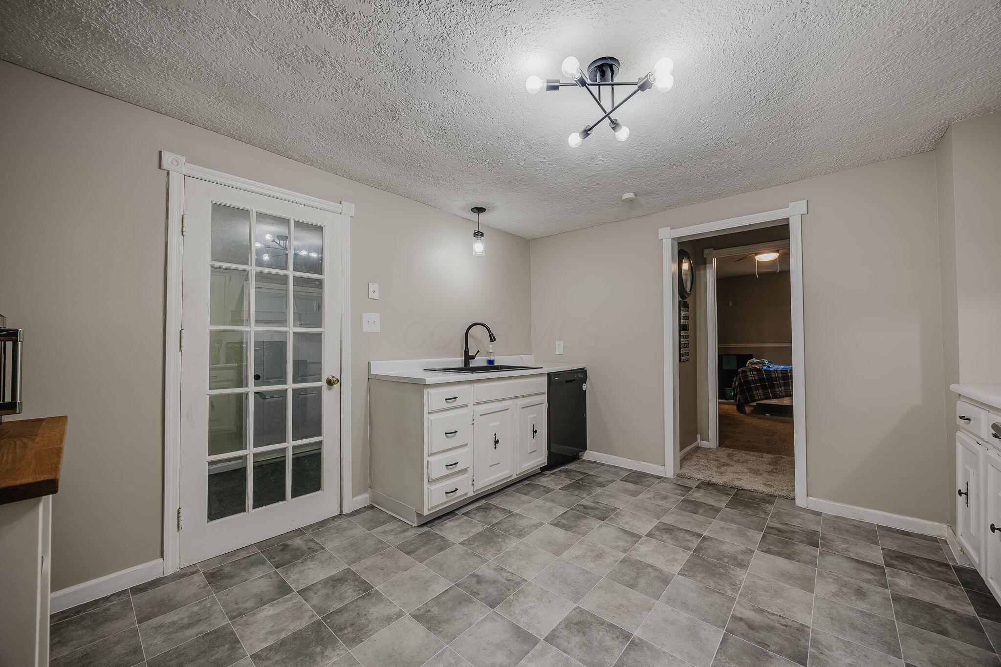 552 E Franklin Street Property Photo 14