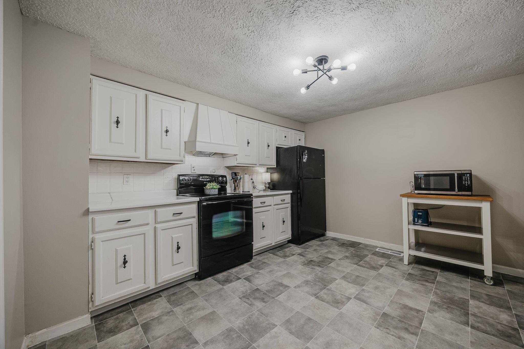 552 E Franklin Street Property Photo 16