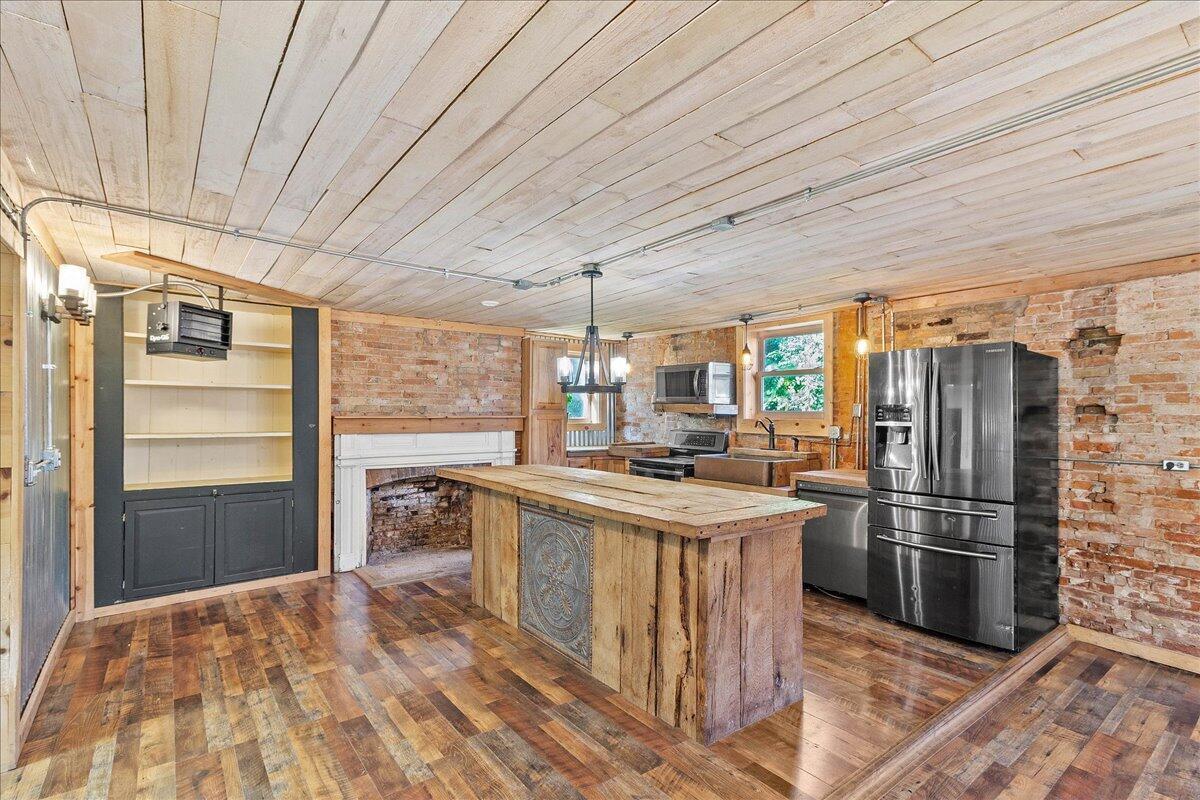 4765 E National Road Property Photo 1