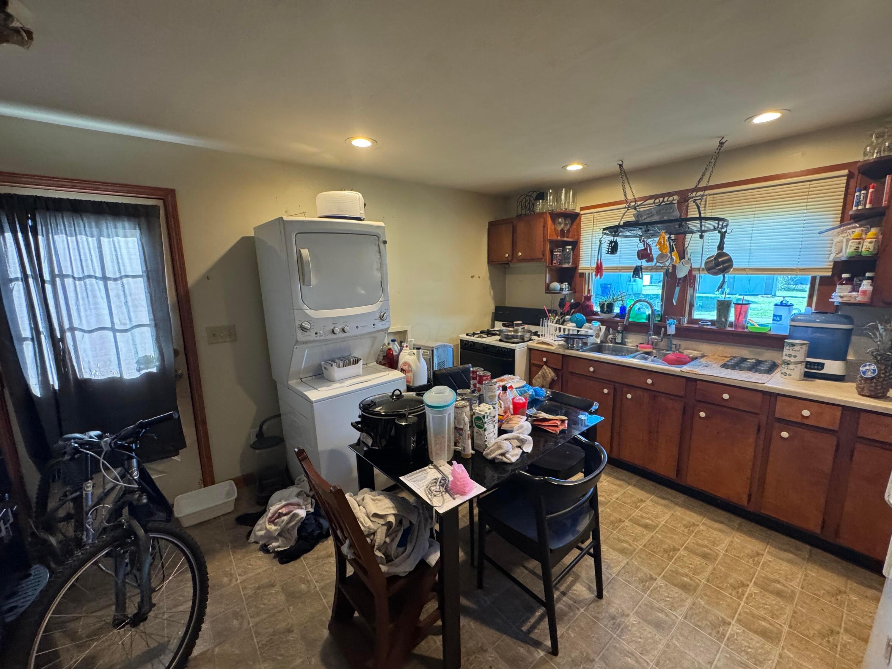 333 W Oak Street Property Photo 4