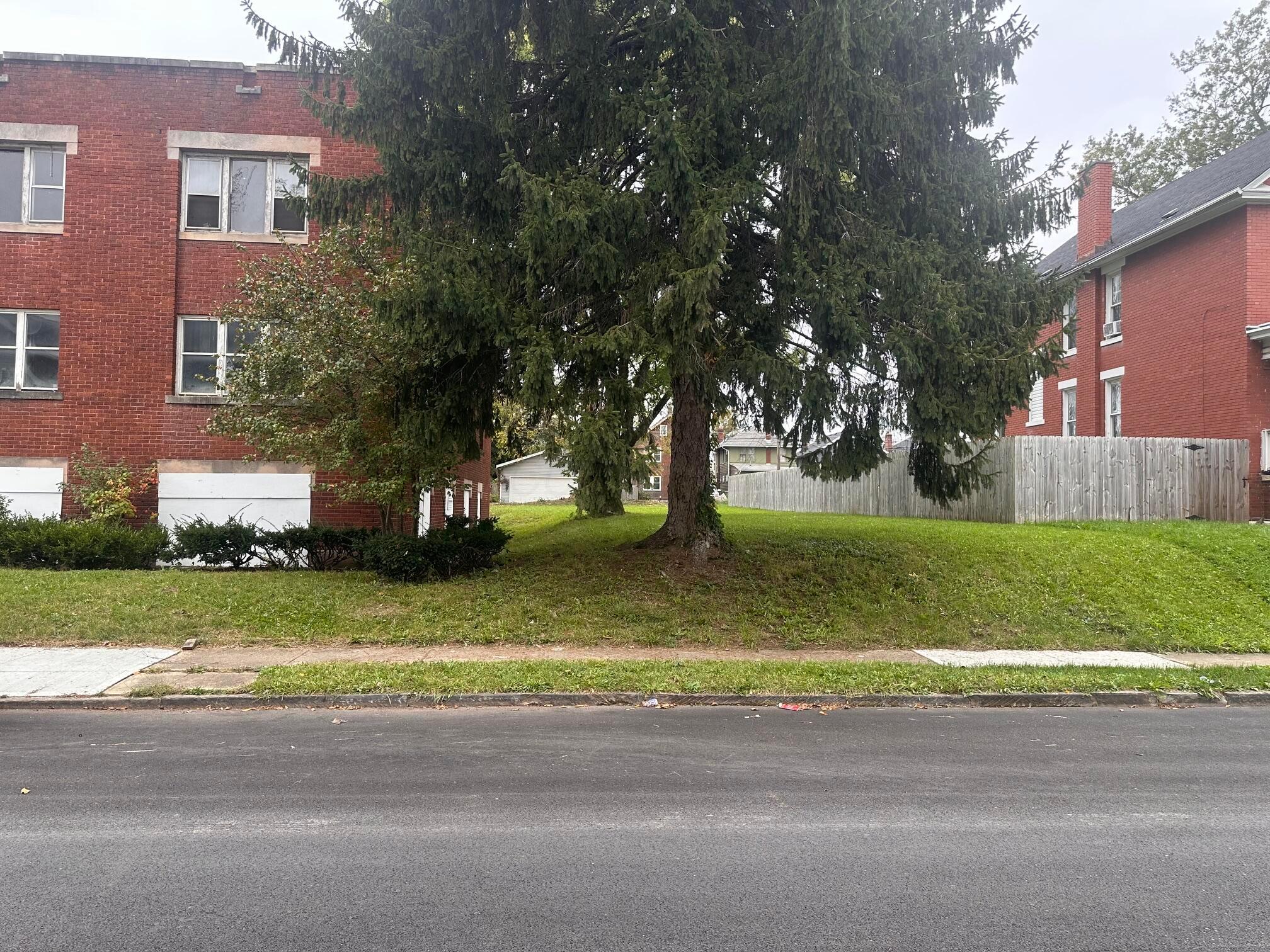 1015 Oakwood Avenue Property Photo 4
