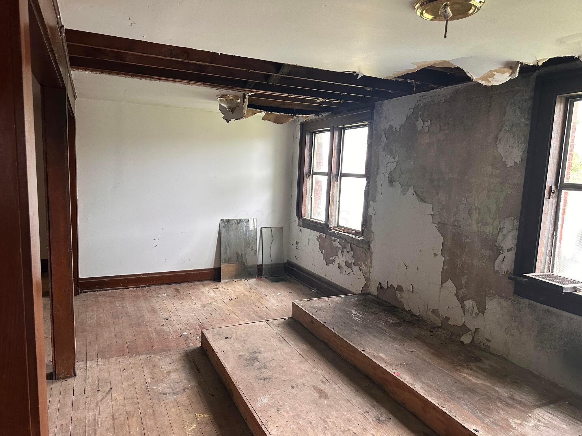 1015 Oakwood Avenue Property Photo 11