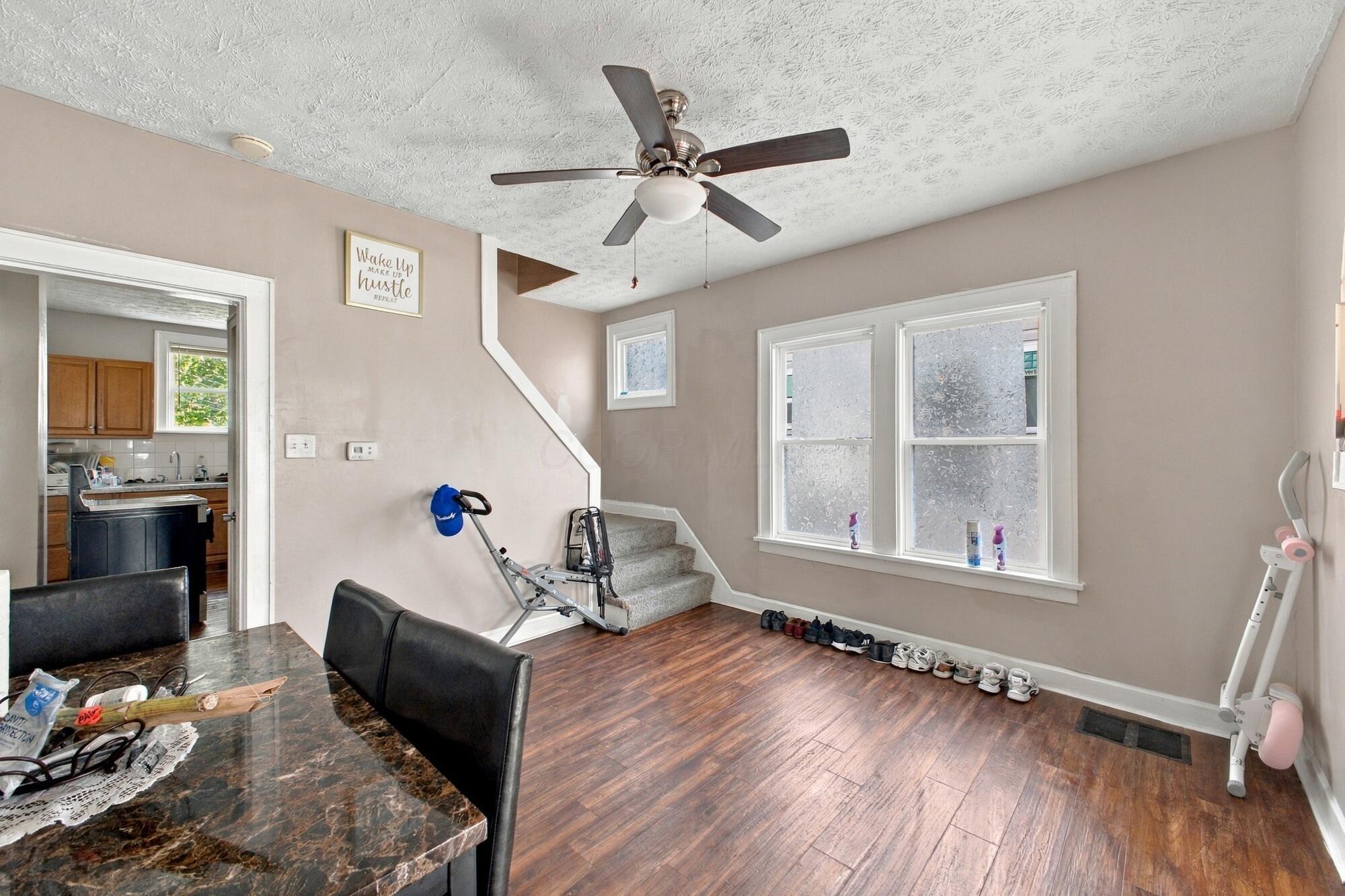 616-618 S Ogden Avenue Property Photo 7