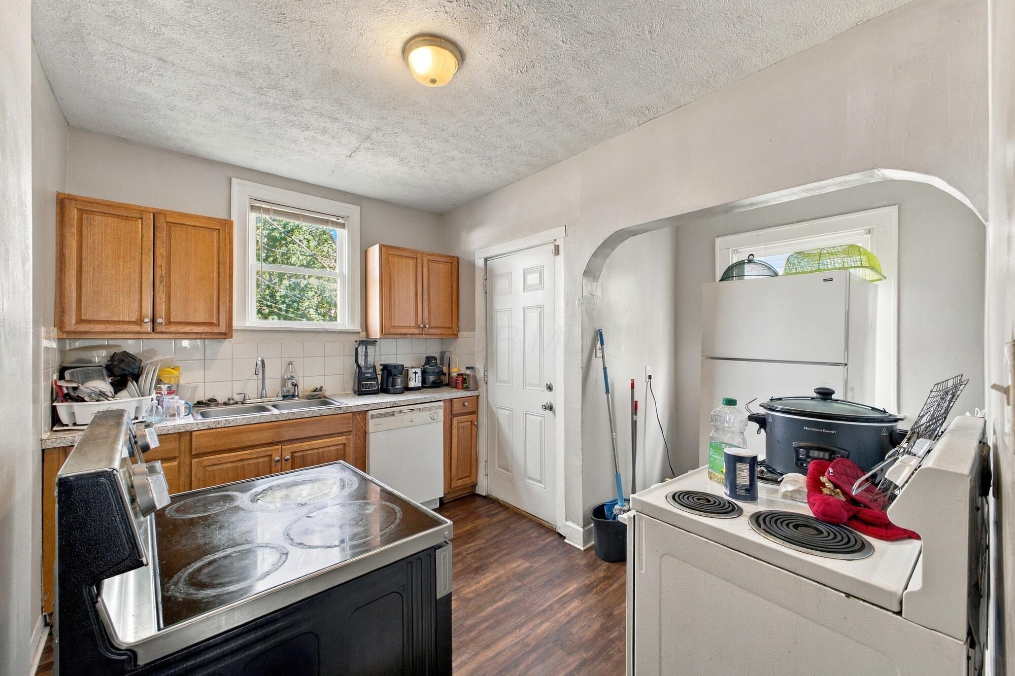 616-618 S Ogden Avenue Property Photo 9