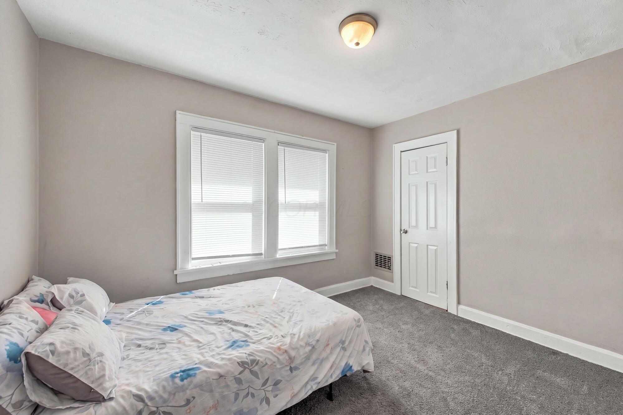 616-618 S Ogden Avenue Property Photo 18