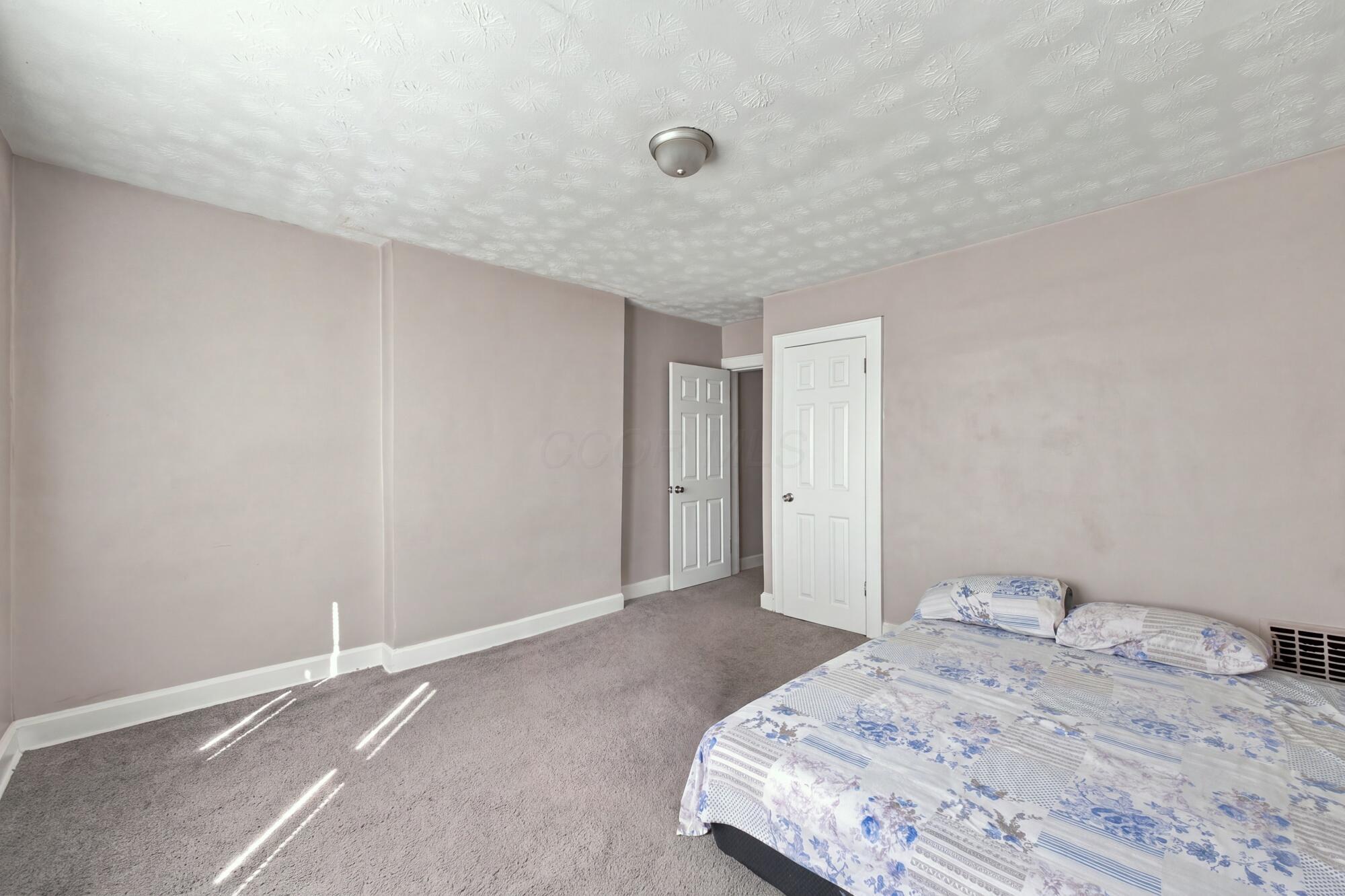 616-618 S Ogden Avenue Property Photo 21