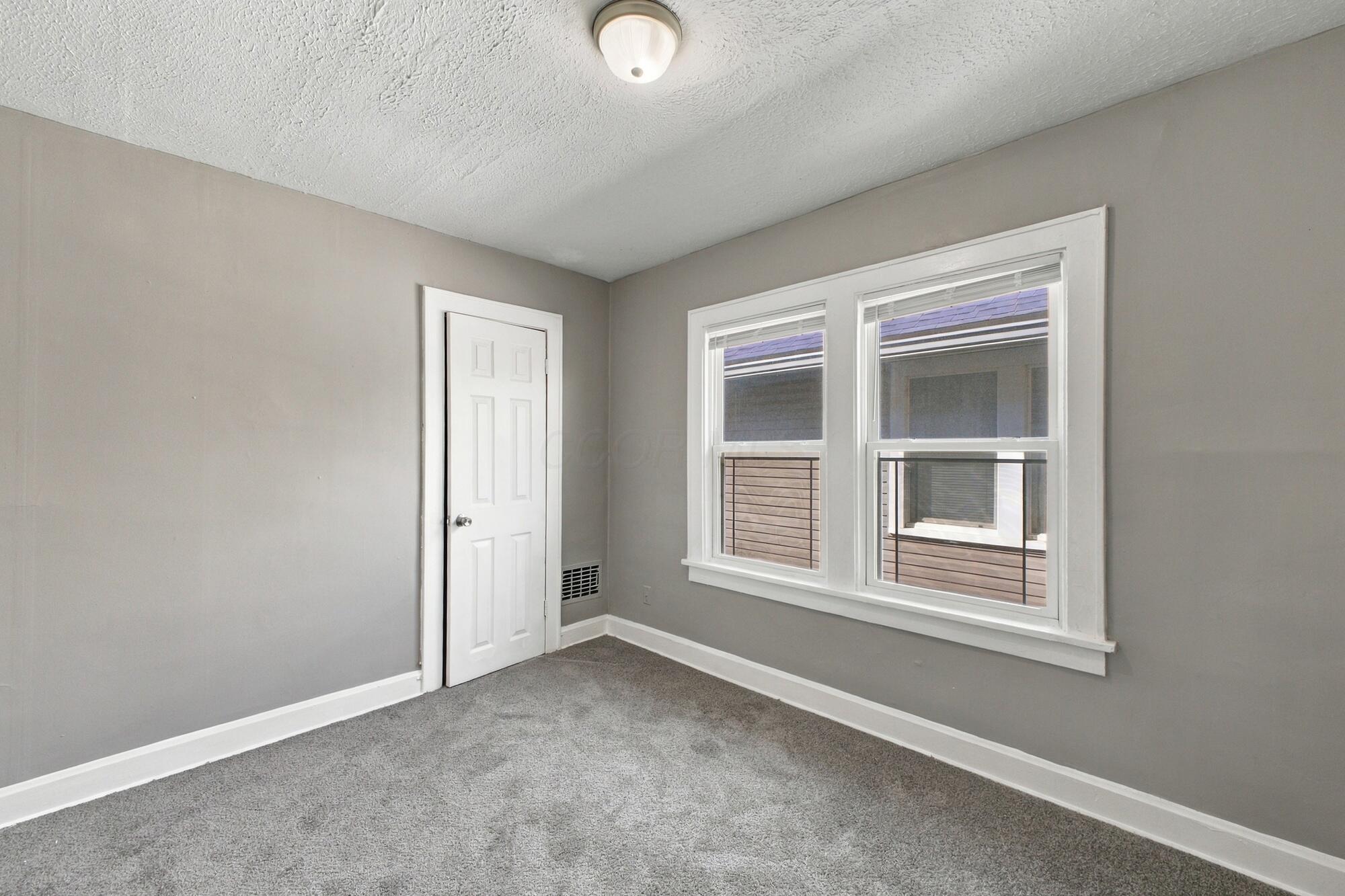 616-618 S Ogden Avenue Property Photo 35