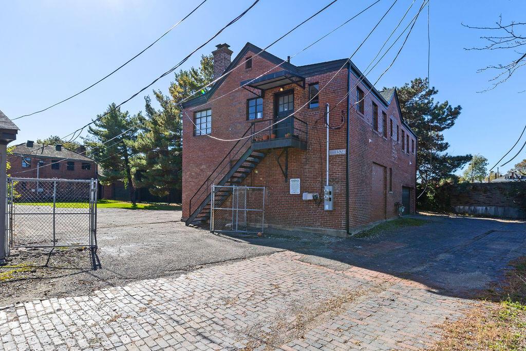 226040063 Property Photo 16