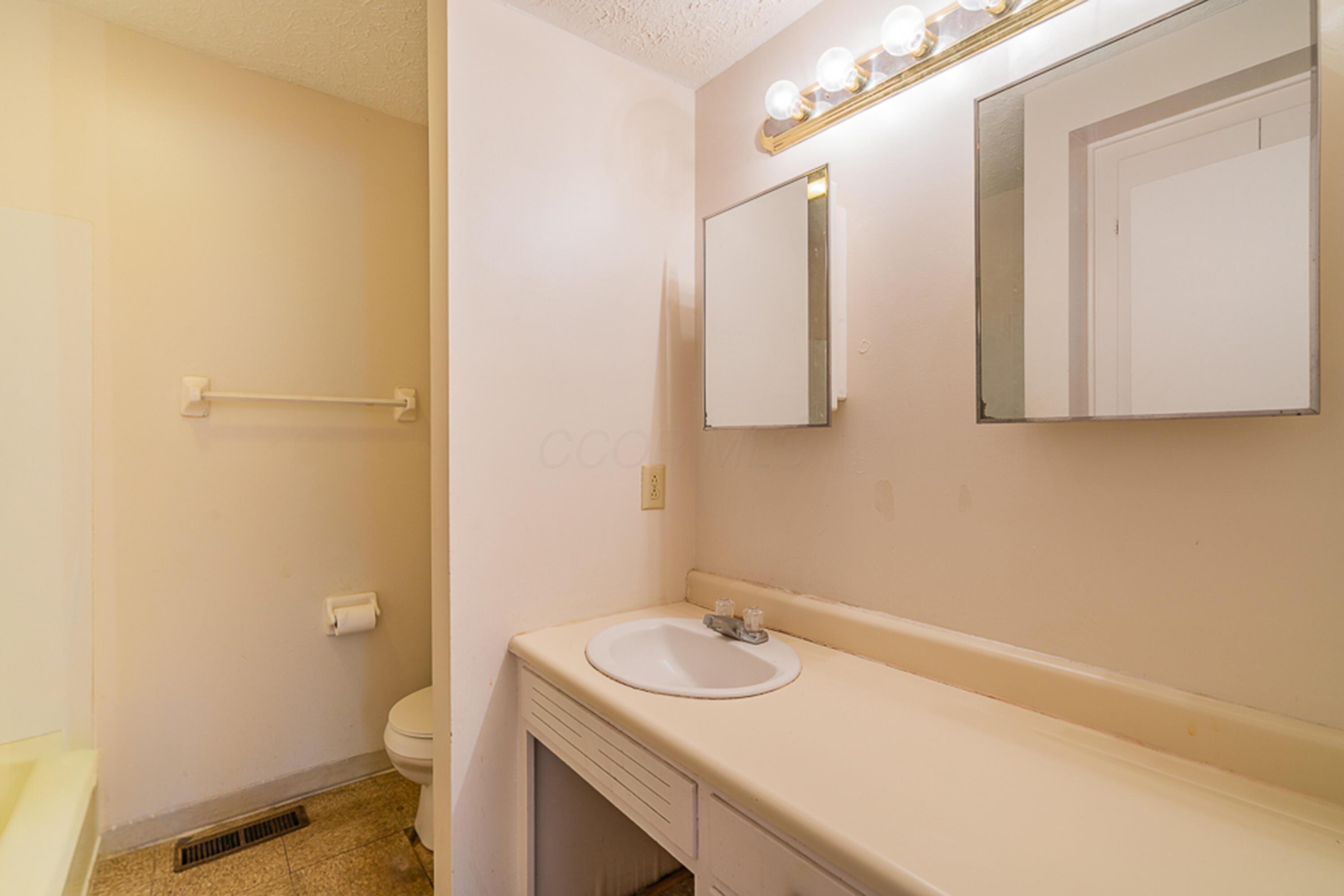 226040063 Property Photo 56