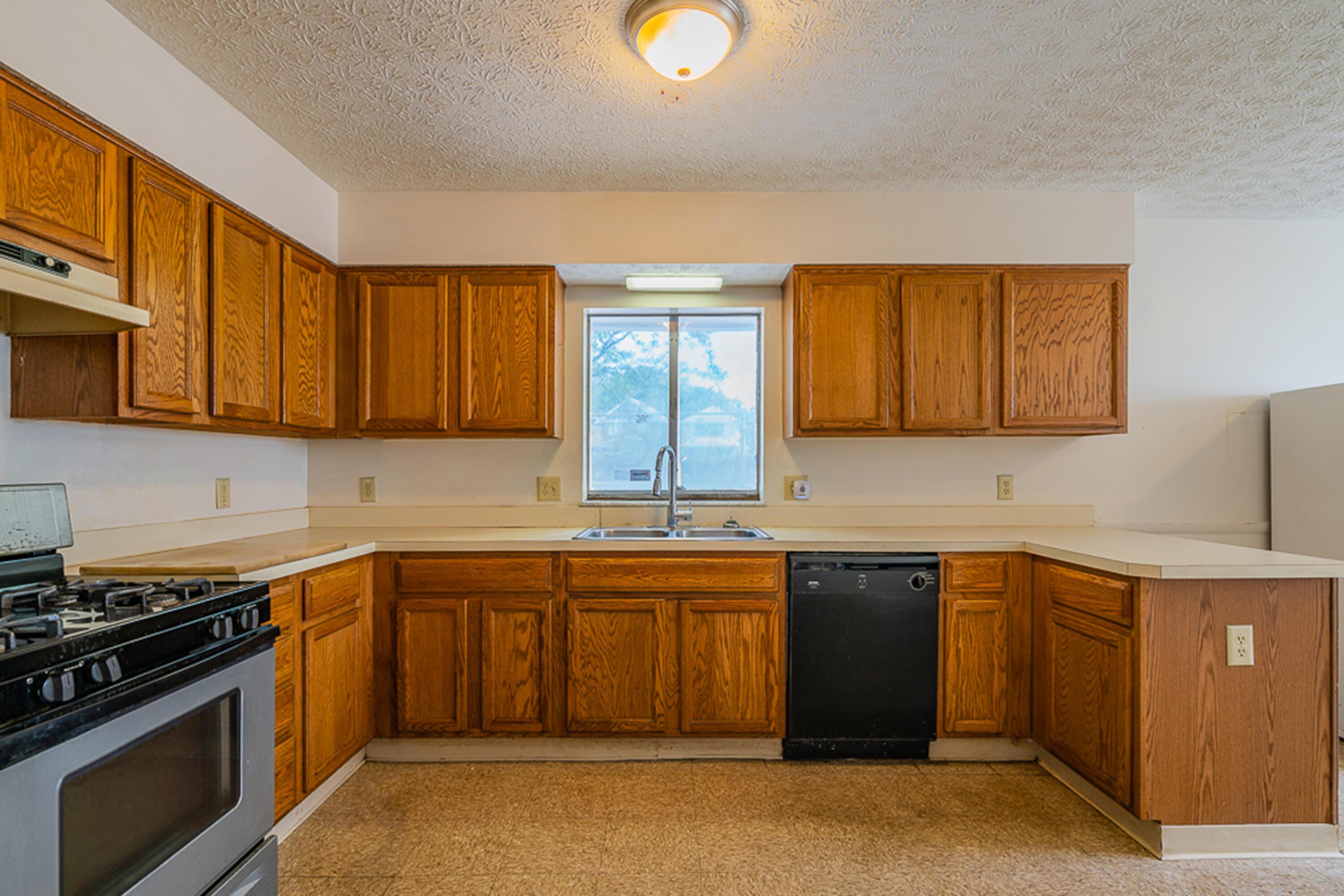 226040063 Property Photo 57