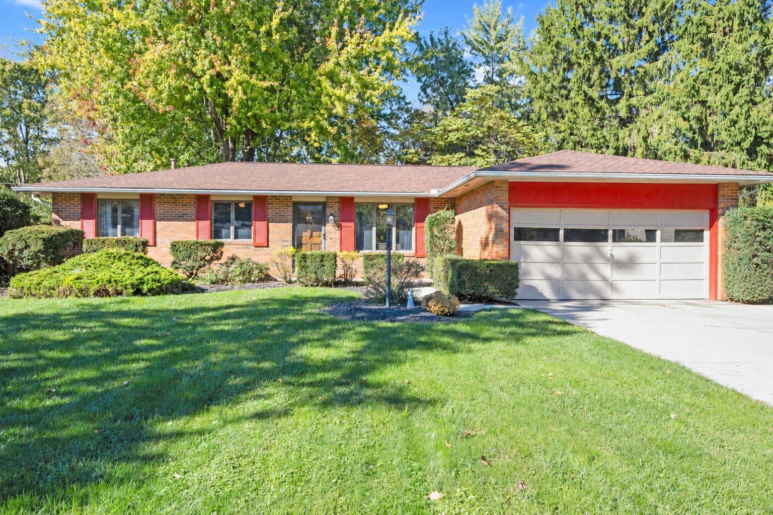 213 Meadowbrook Drive Property Photo 1