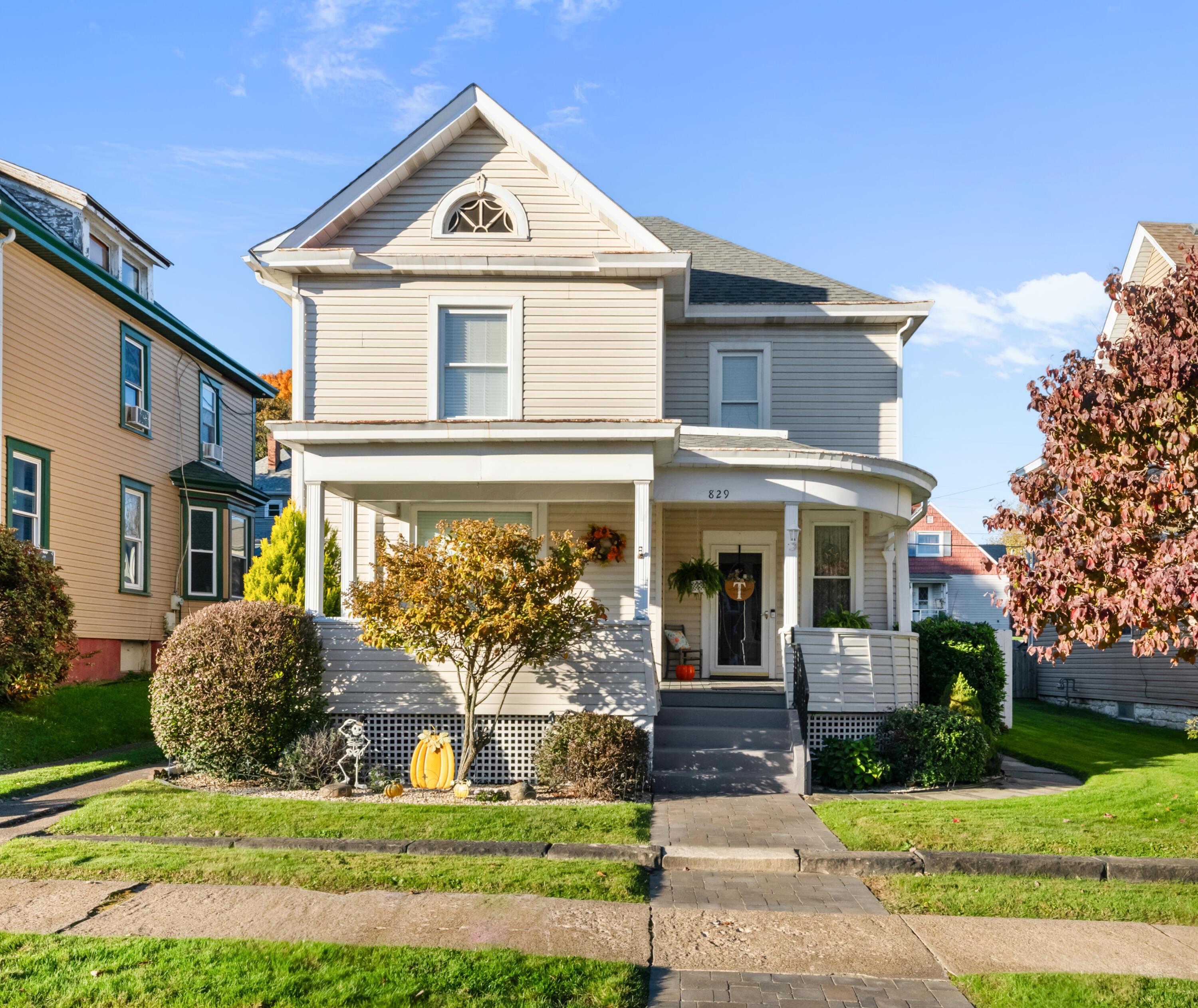 829 Orchard Grove Avenue Property Photo 1