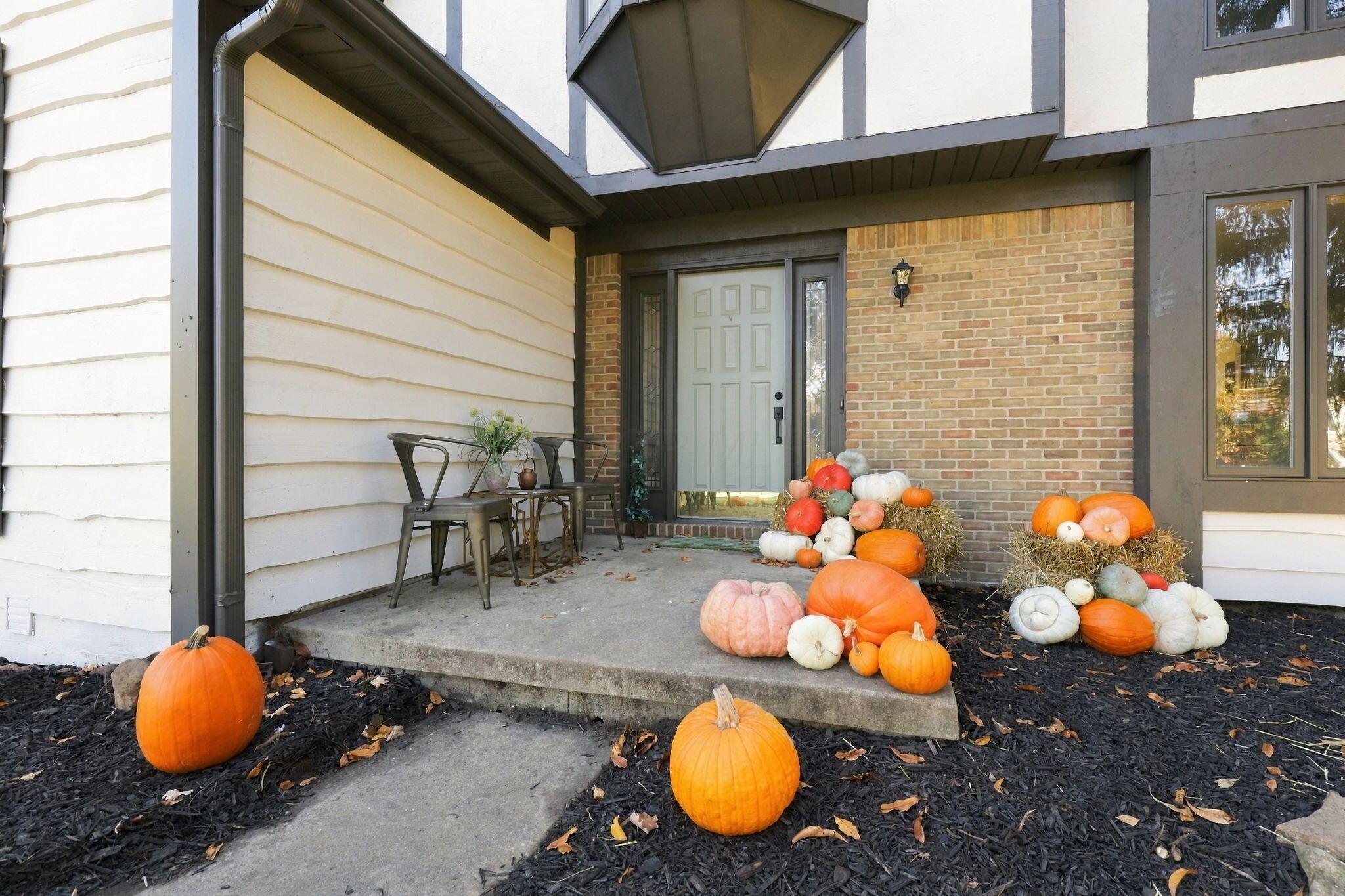 10043 Fairfax Drive Nw Property Photo 3